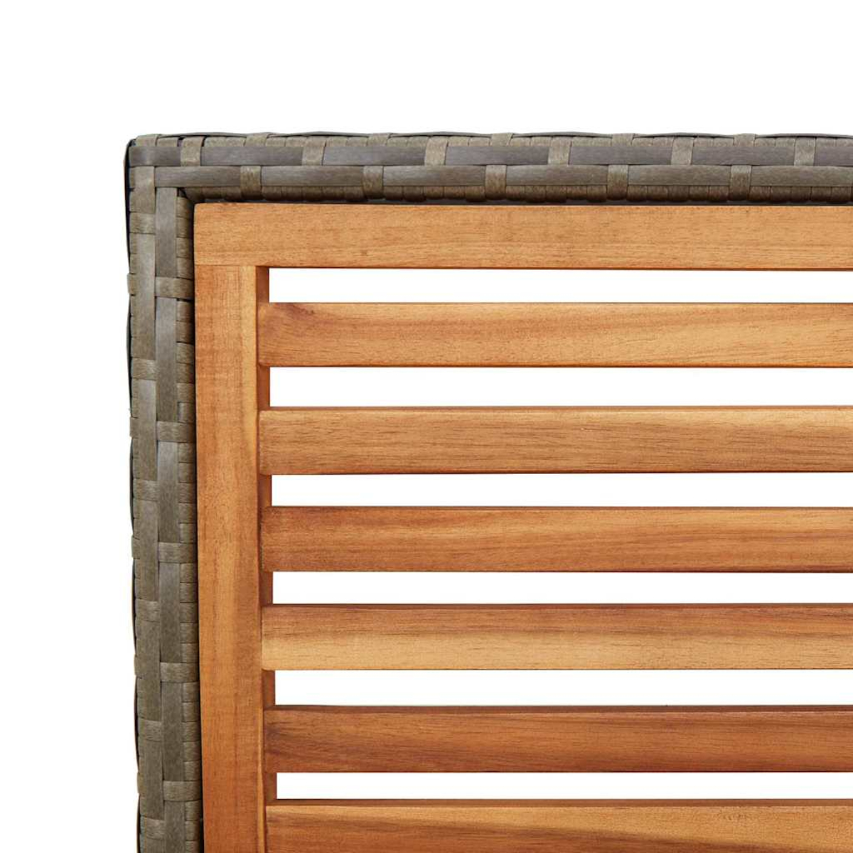 Nahaufnahme eines Holzmöbelstücks. Es hat einen gewebten Rand, Holzlatten und einen braunen Rahmen mit weißem Hintergrund.