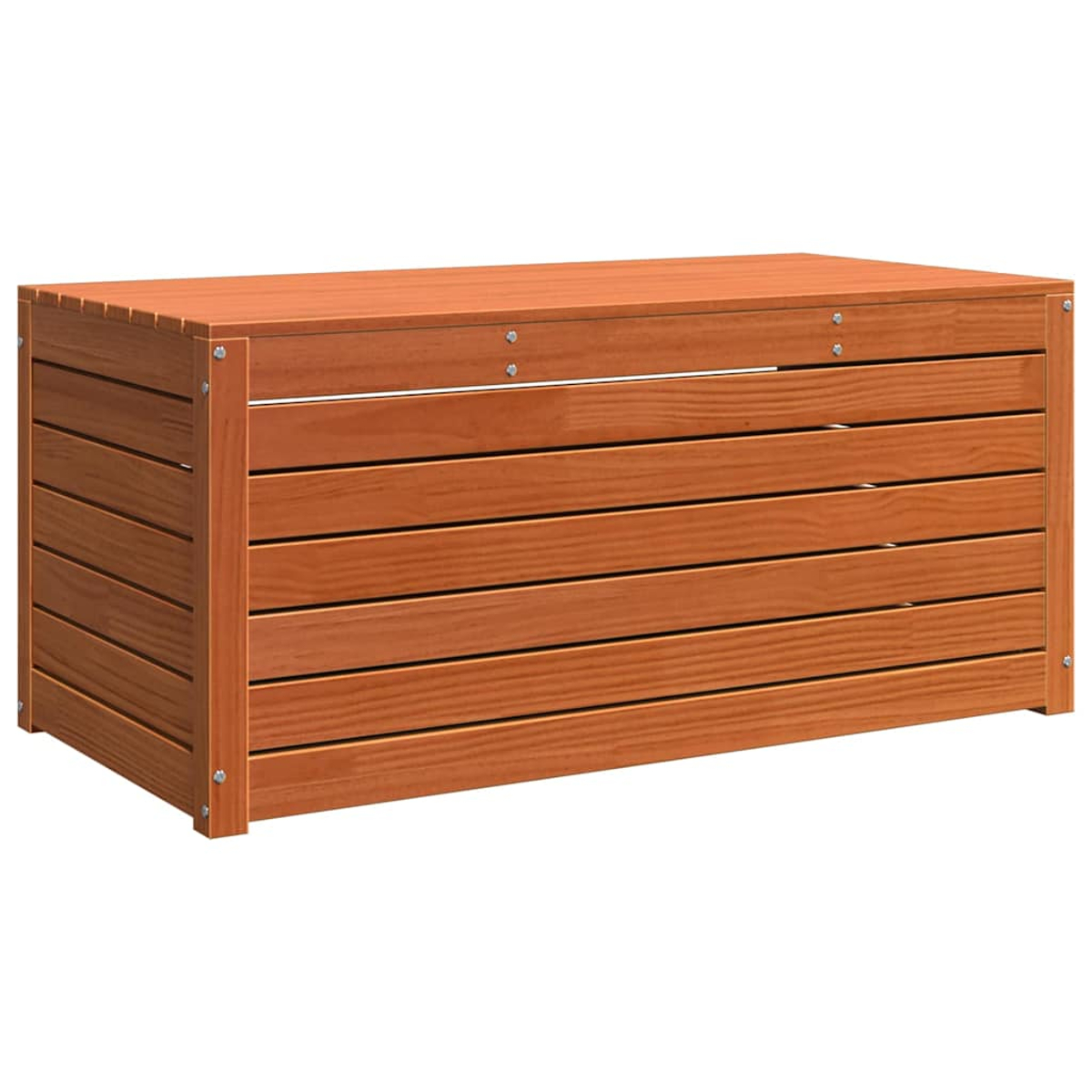Eine Holzkiste mit Lamellendesign. Die Kiste ist braun, rechteckig und steht vor weißem Hintergrund. Der Deckel ist ebenfalls aus Holz.