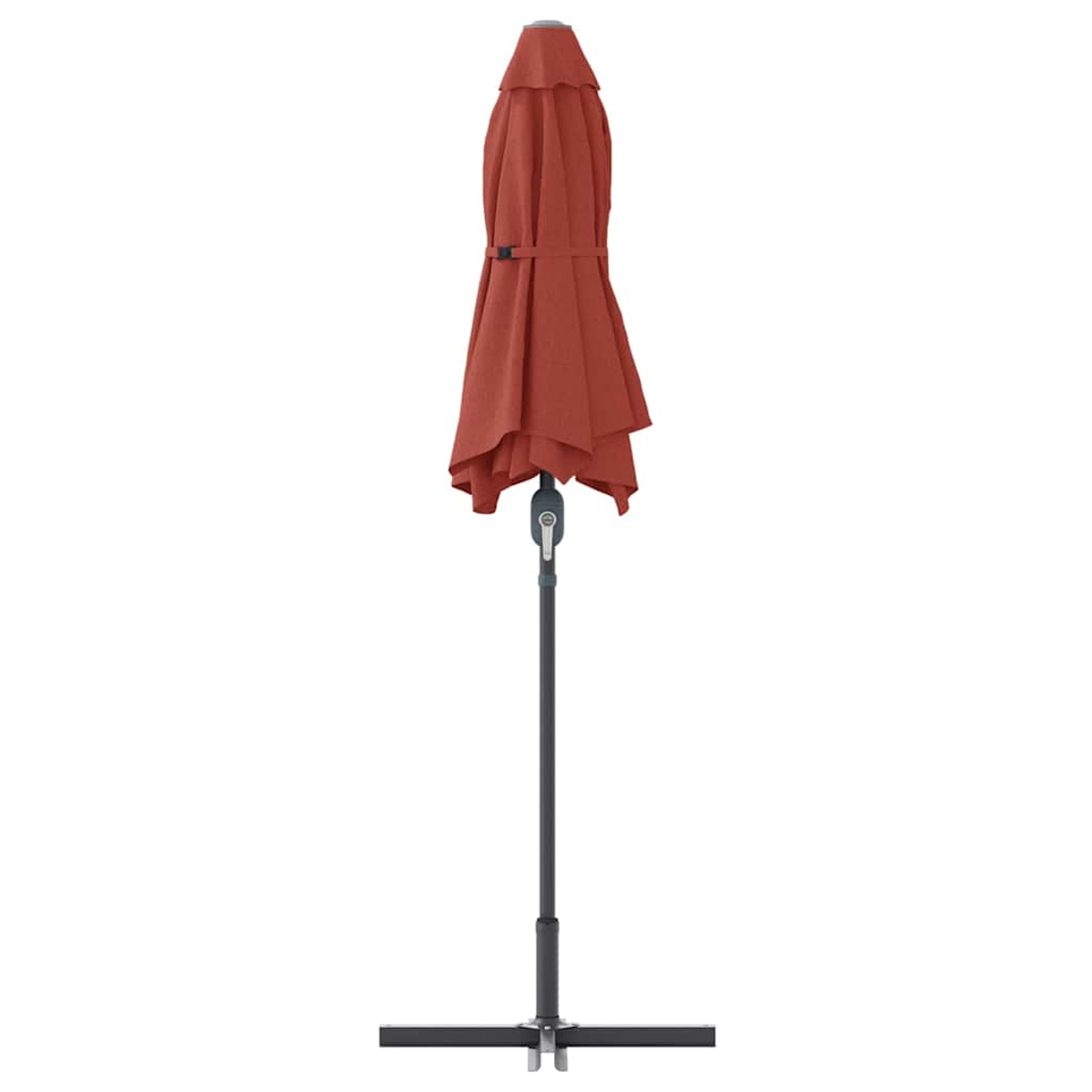 Un ombrellone da patio chiuso color ruggine si erge su uno sfondo bianco. Il suo palo è grigio scuro e la base è in metallo a forma di croce.