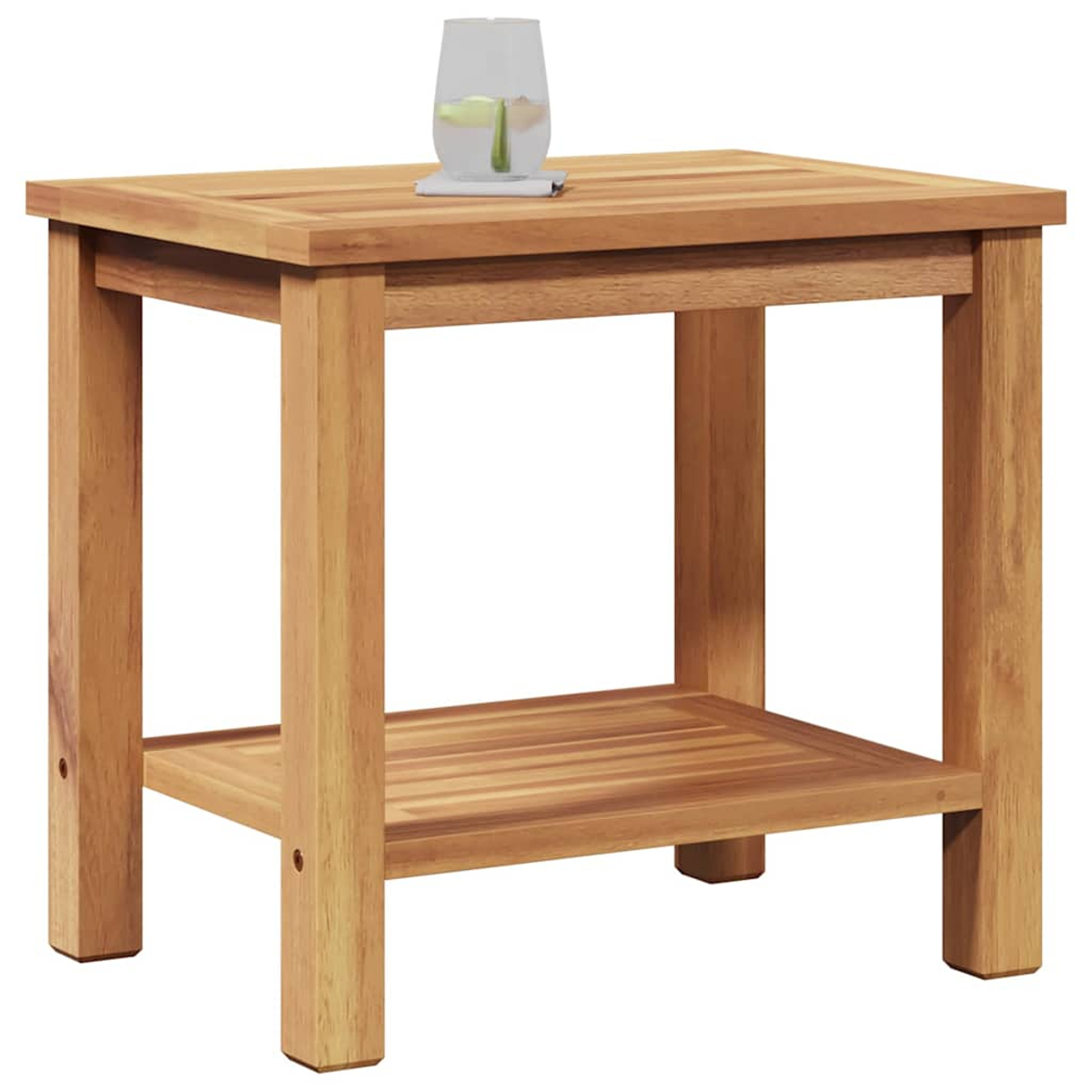 Una mesita de madera con un vaso de agua y una rodaja de limón encima. La mesa tiene un estante abajo.