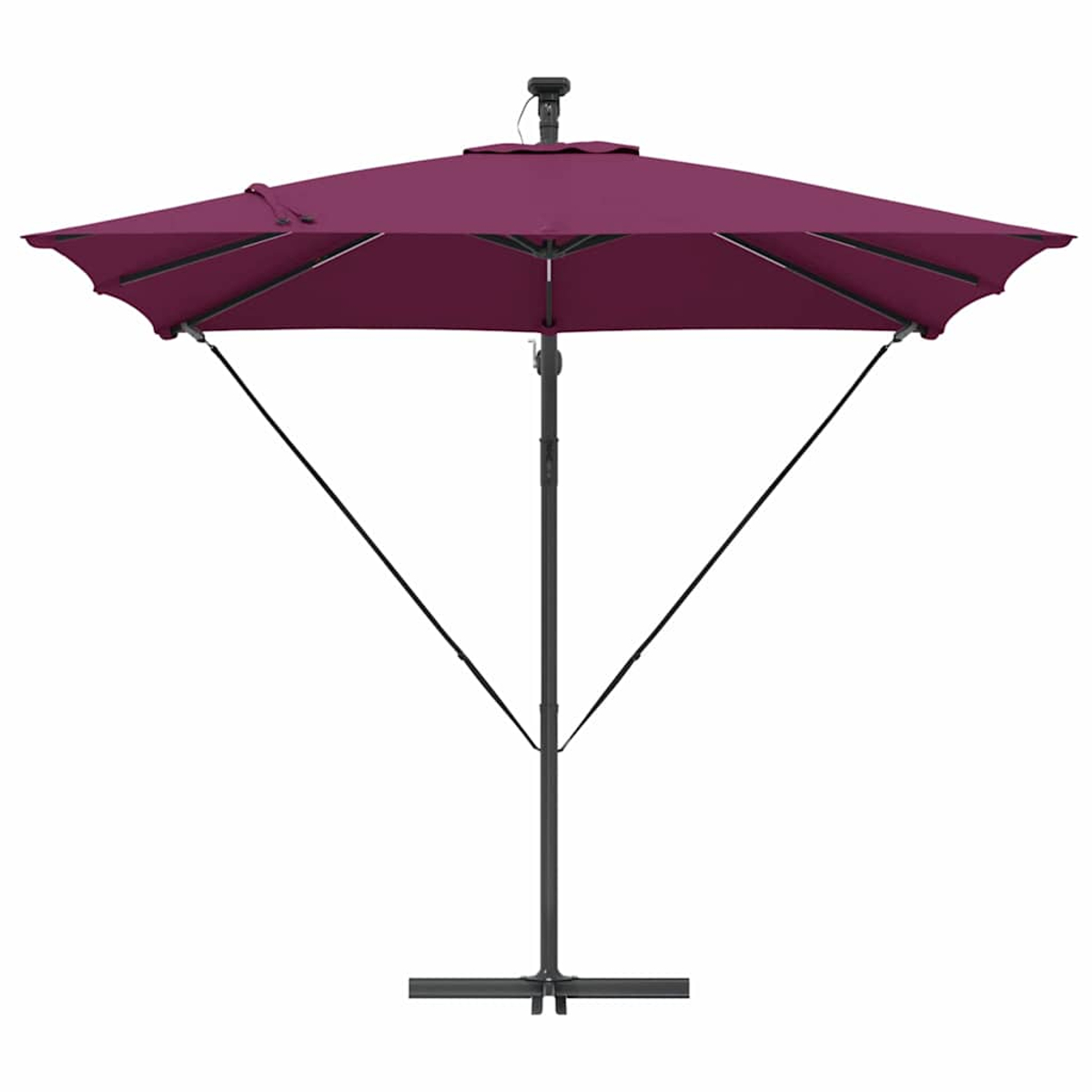Un ombrellone da patio bordeaux con un palo nero è aperto. Le travi di supporto nere si estendono dall'ombrellone al palo.