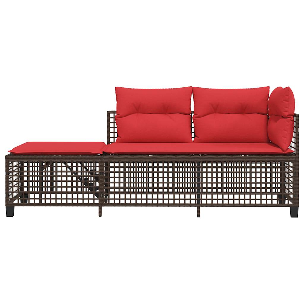 Ein braunes Rattan-Sofa mit roten Kissen und einer passenden Ottomane auf weißem Hintergrund. Es ist ein modernes Outdoor-Set.