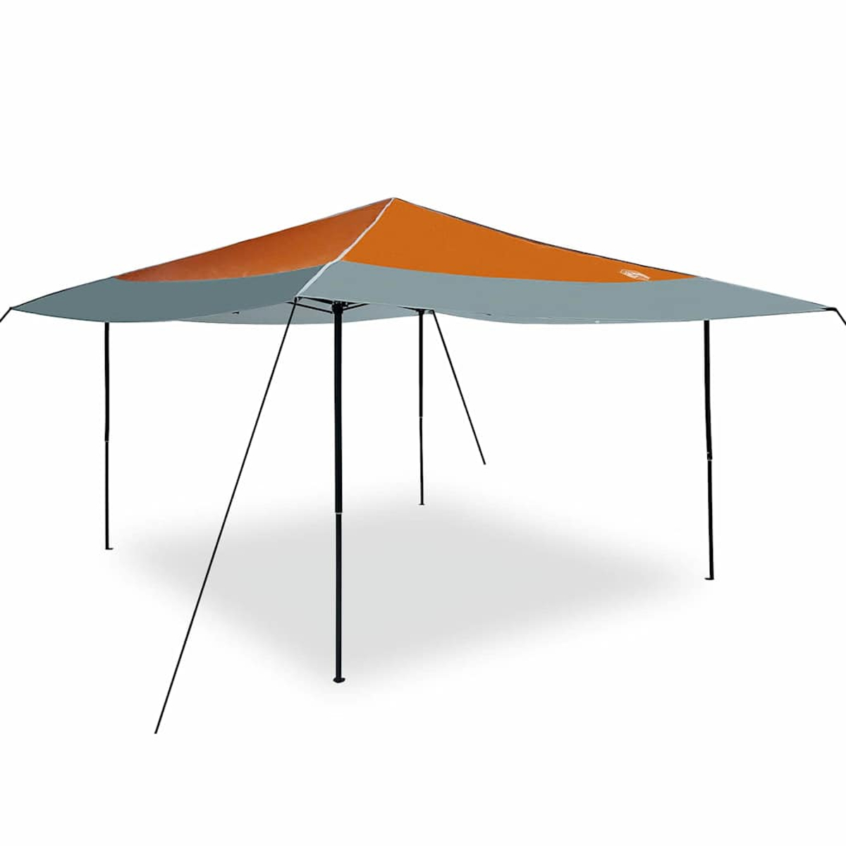 Una tenda da sole con tessuto arancione e grigio. È sostenuta da pali neri. Sfondo bianco.