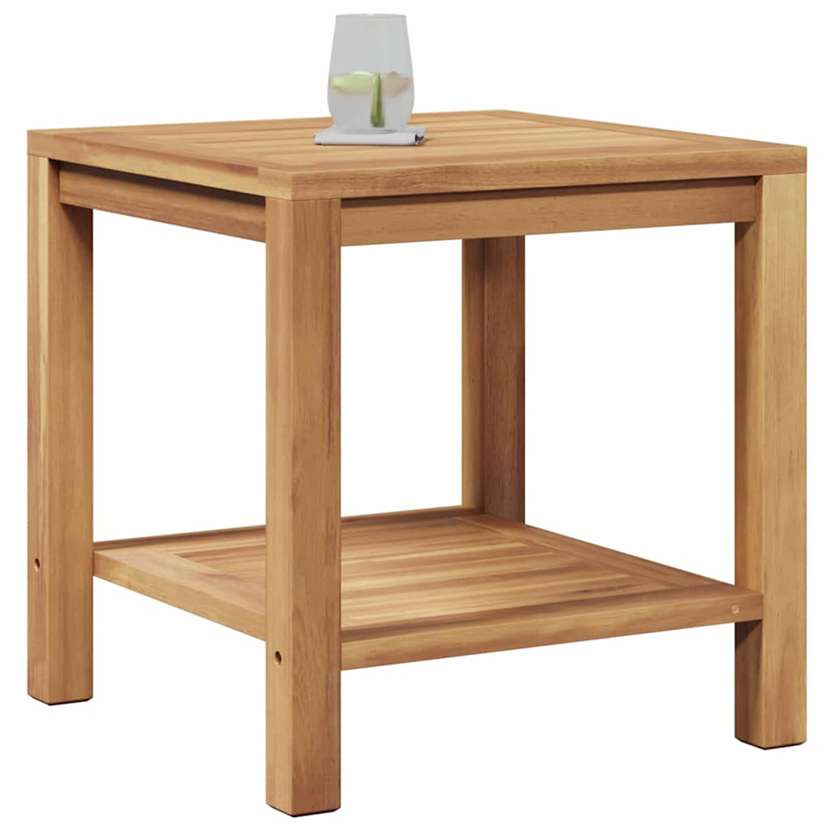 Ein kleiner, quadratischer Holztisch mit einem Regal. Ein Glas mit einem grünen Stiel und Wasser oben drauf. Hellbraunes Holz.