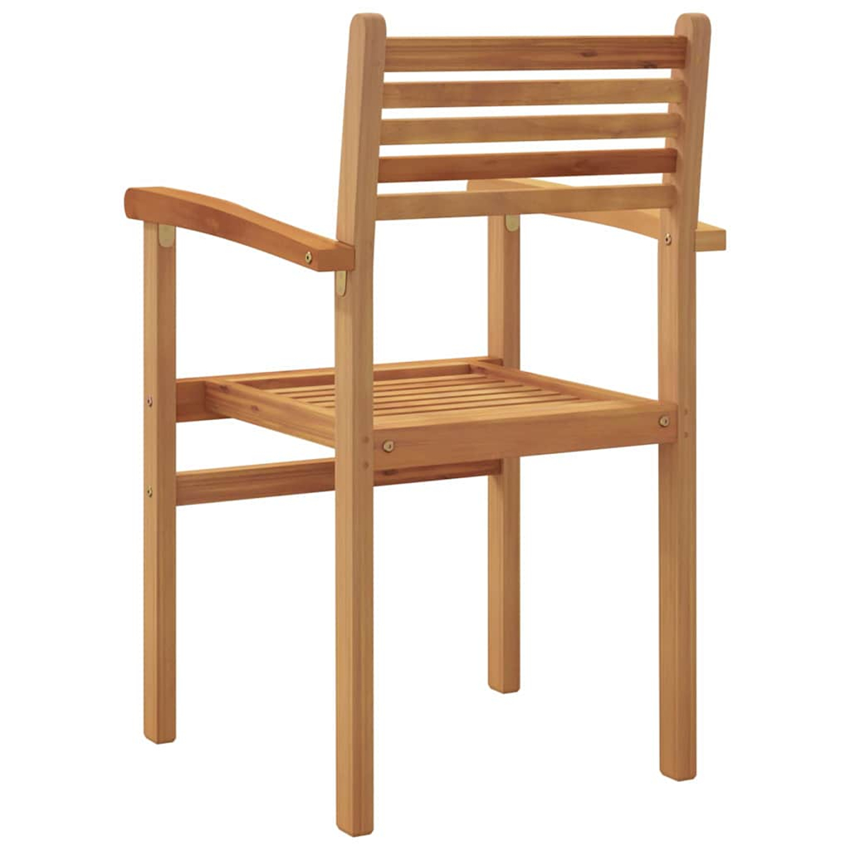 Ein Holzstuhl mit Armlehnen. Er hat eine Lattenlehne und -sitzfläche. Der Stuhl besteht aus hellem Holz und steht auf weißem Hintergrund.