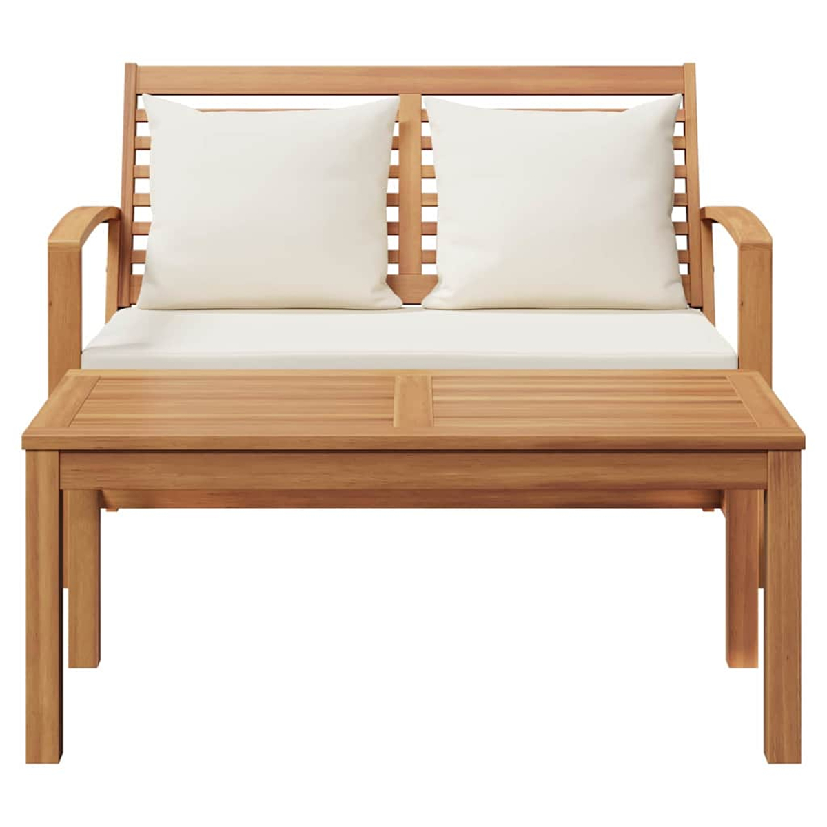 Holzbank mit zwei weißen Kissen und einem passenden Couchtisch davor, alles isoliert auf weißem Hintergrund.