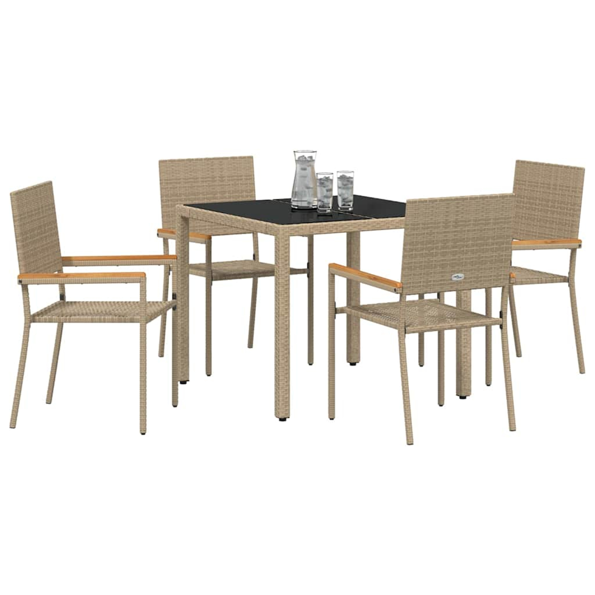 Ein Terrassenset umfasst einen Tisch mit dunkler Platte und vier Stühlen. Auf dem Tisch stehen ein Krug und Gläser. Die Stühle haben Armlehnen.