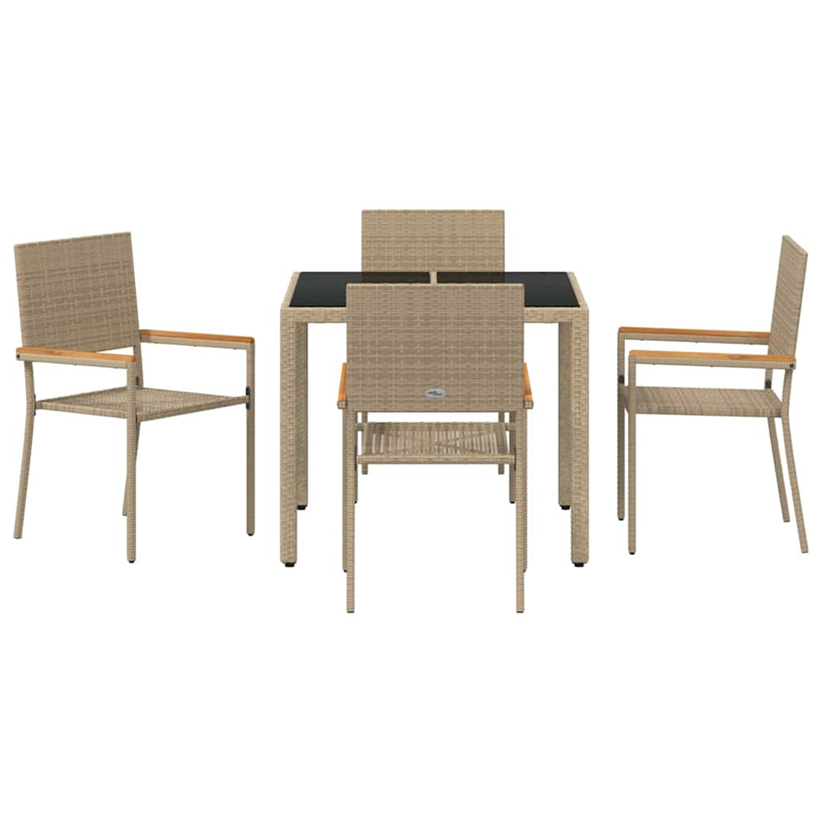 Ein quadratischer Tisch mit vier Stühlen. Die Möbel bestehen aus gewebtem beigem Material mit Armlehnen aus Holz. Der Tisch hat eine dunkle Platte.