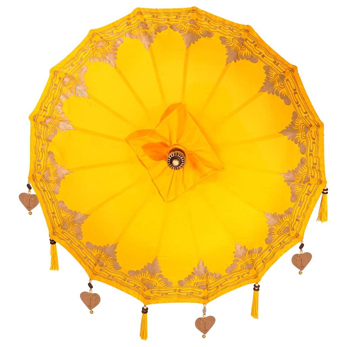 Ein leuchtend gelber Sonnenschirm mit goldenen Zierleisten, herzförmigen Anhängern und Quasten vor weißem Hintergrund.
