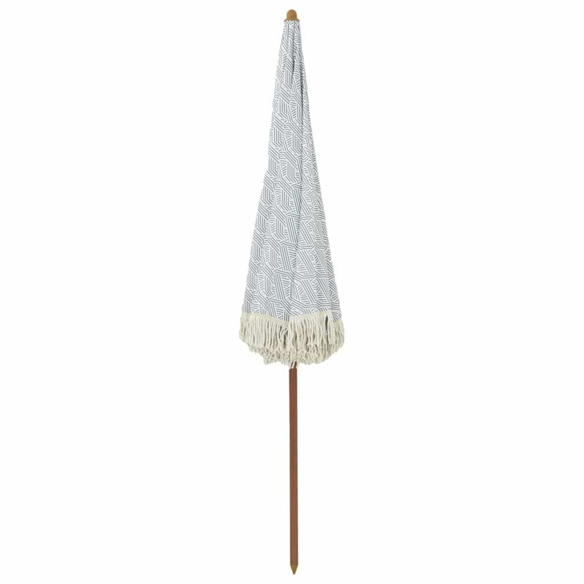 Ombrellone chiuso con motivo geometrico, palo di legno e frange. Su sfondo bianco.
