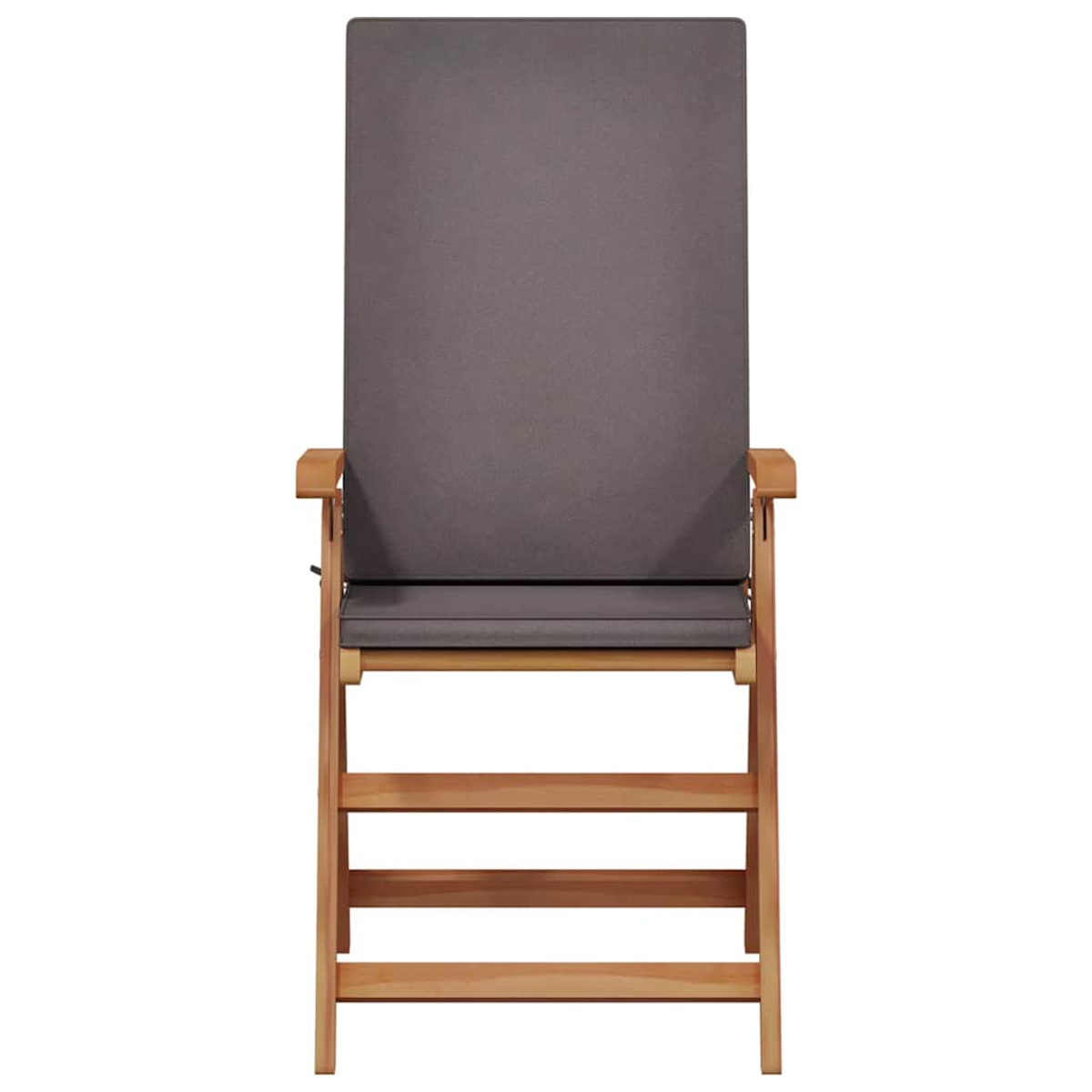 Ein hölzerner Stuhl für den Außenbereich mit grauem Kissen. Der Stuhl hat eine hohe Rückenlehne und Armlehnen. Der Holzrahmen ist sichtbar.