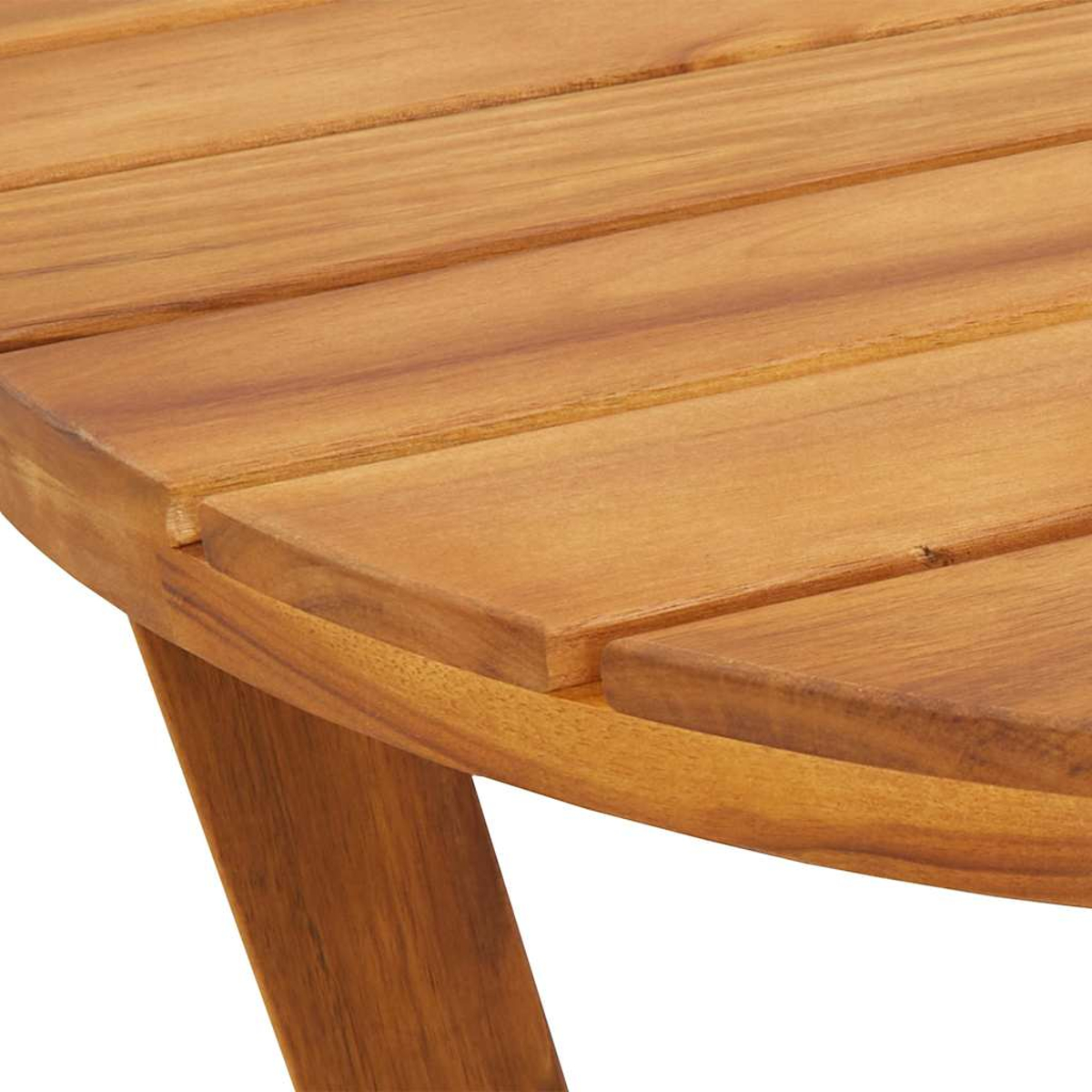 Primer plano de una mesa de madera. La superficie está hecha de tablas horizontales. El color es marrón claro. Una pata es visible.