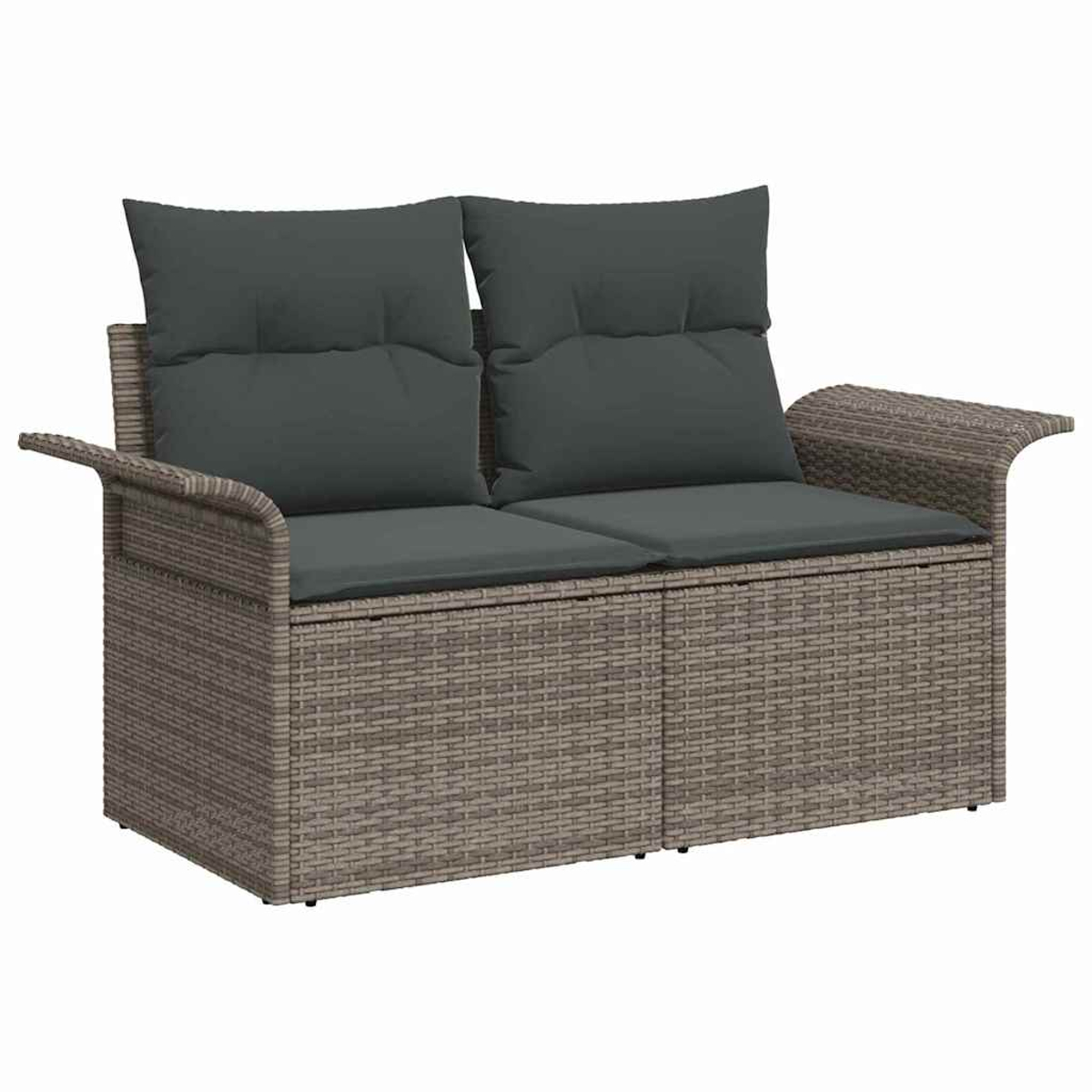 Korbmöbel-Sofa mit zwei Sitzen. Es hat graue Kissen und Rückenlehnen. Der Rahmen ist hellbraun.