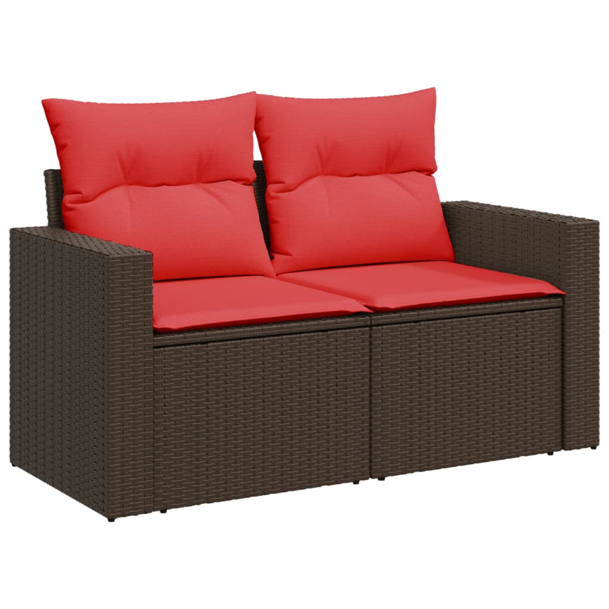 Brauner Zweisitzer-Sofa aus Korbgeflecht mit roten Kissen und Rückenlehnen. Isoliert auf weißem Hintergrund.