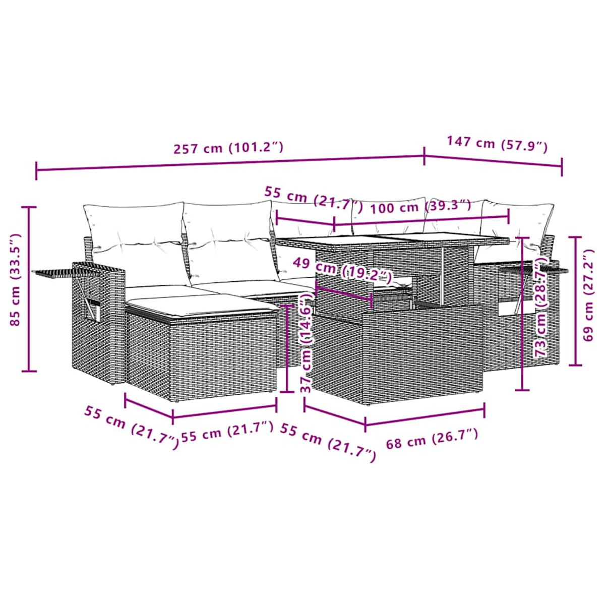 Ein geflochtenes Gartenmöbel-Set mit Maßangaben. Enthält ein Sofa, einen Tisch und eine Ottomane mit Kissen.