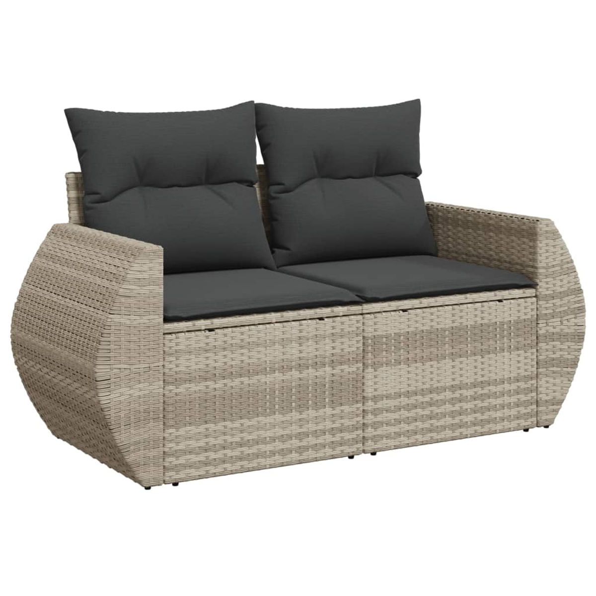 Ein zweisitziges Sofa aus Weide mit grauen Kissen und Rückenlehnen. Der Rahmen ist beige und gebogen. Isoliert auf weißem Hintergrund.