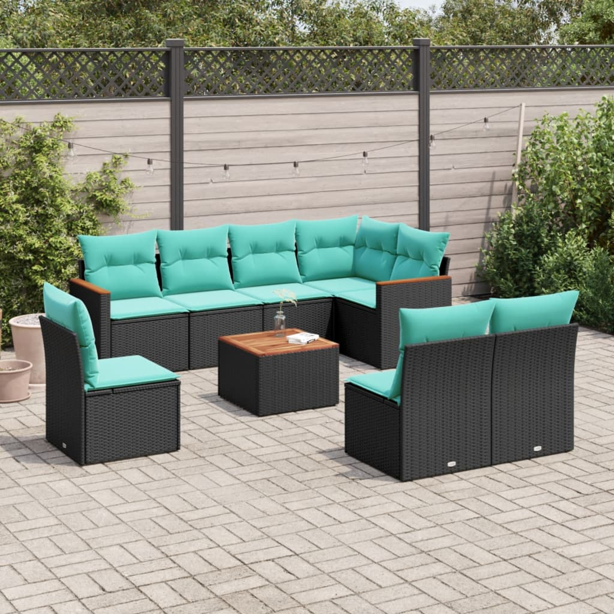 Gartenmöbel-Set. Schwarzes Korbgeflecht mit türkisfarbenen Kissen. Enthält ein Ecksofa, zwei Stühle und einen Couchtisch.