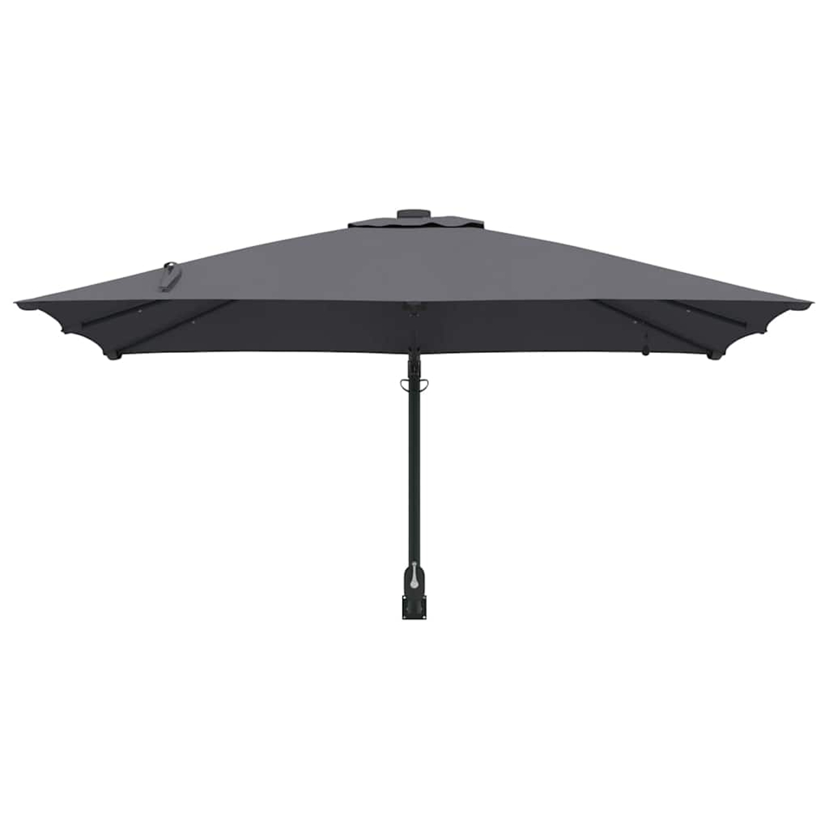 Un grande ombrellone da patio grigio rettangolare con un palo nero è centrato su uno sfondo bianco. L'ombrellone è aperto.