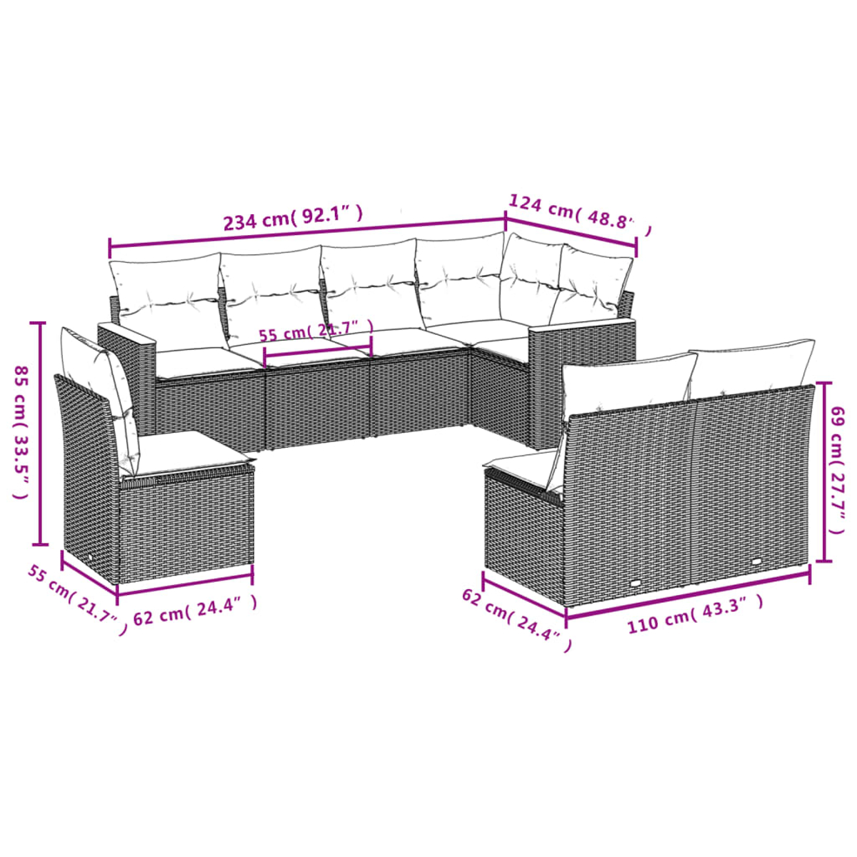 Ein Outdoor-Rattansofa-Set mit Maßangaben. Es umfasst ein langes Sofa, zwei Stühle und ein Eckteil mit weißen Kissen.