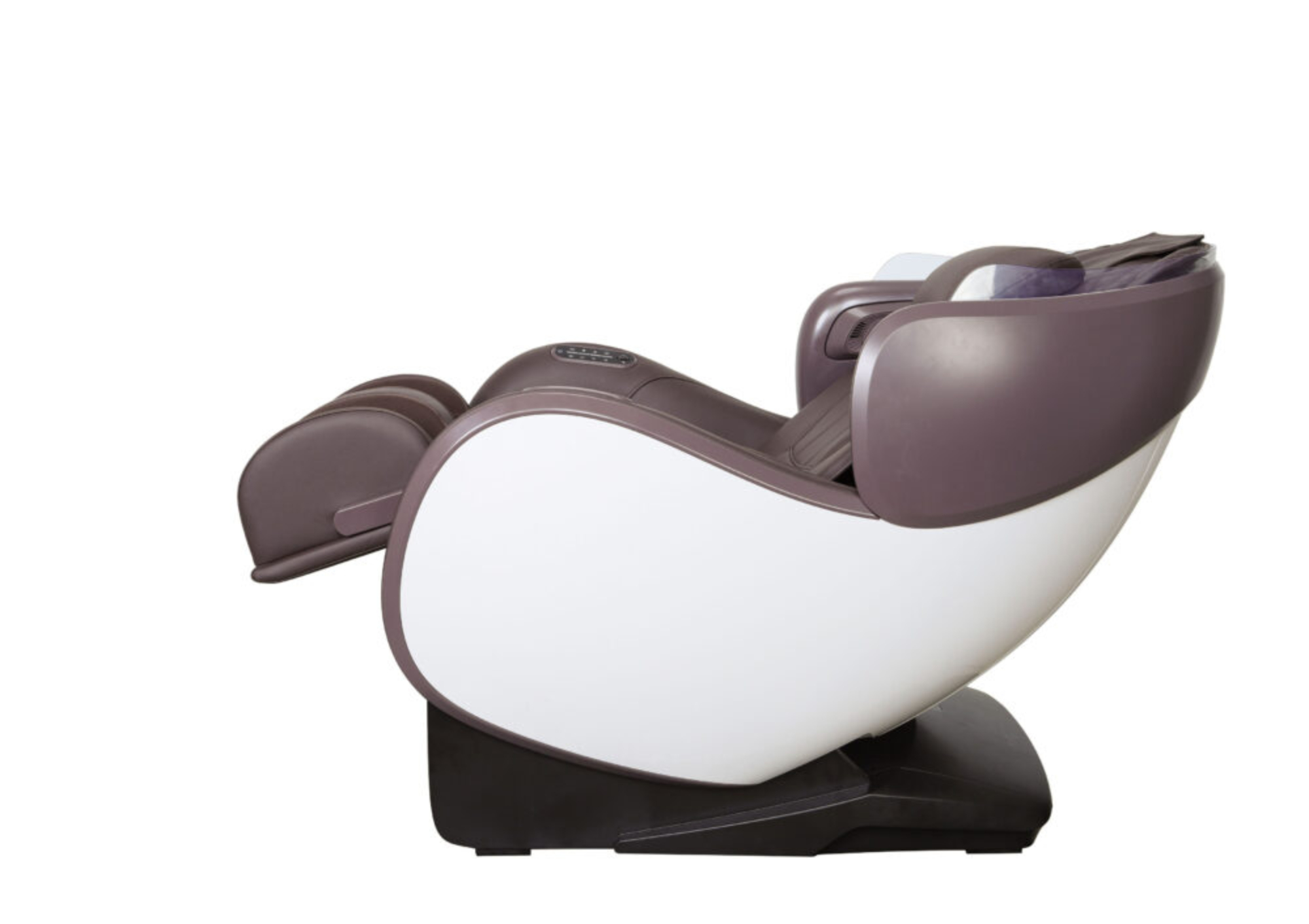 Un fauteuil de massage est présenté, avec un design blanc et marron. La chaise est sur fond blanc. La chaise a un appui-tête et un repose-pieds.