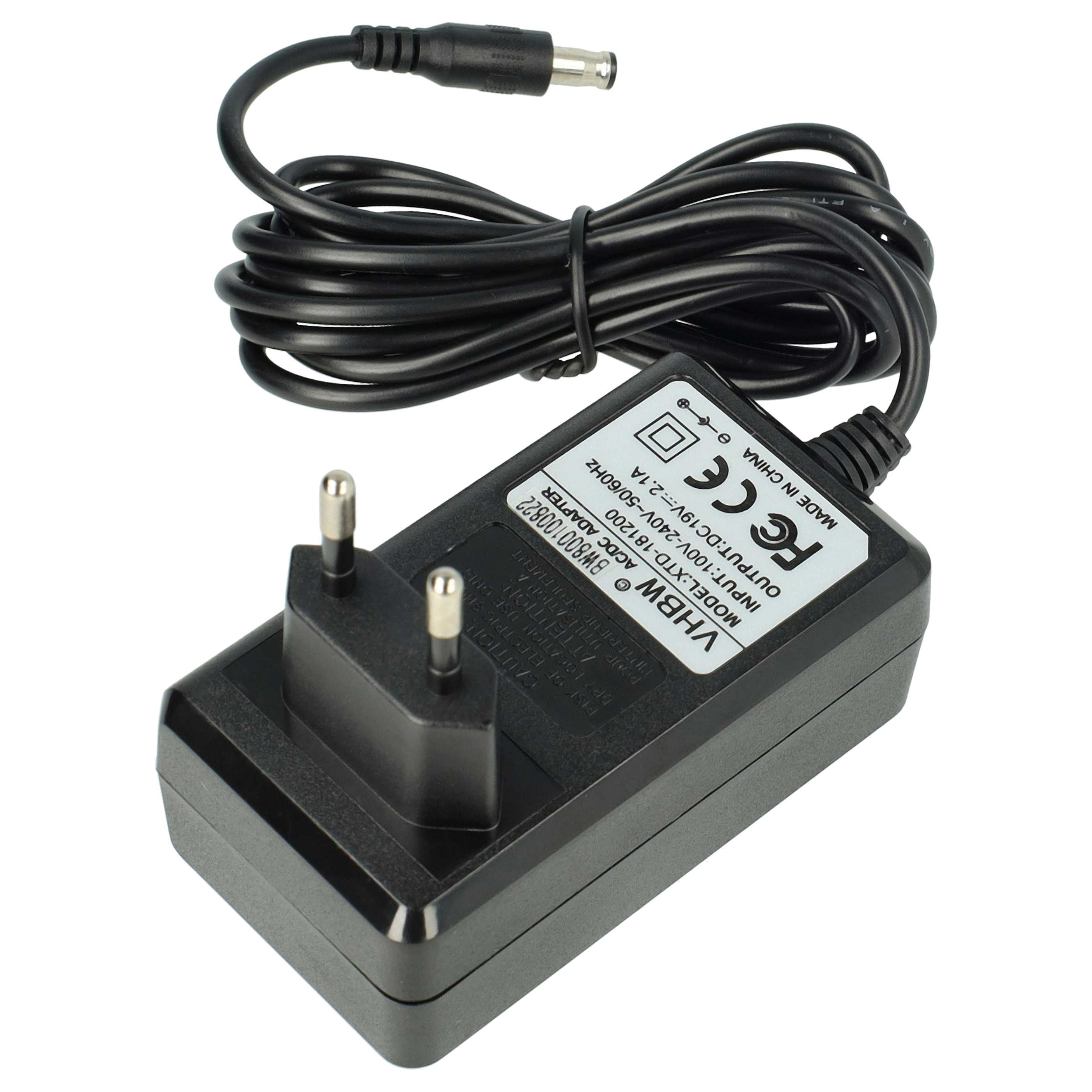Schwarzes Netzteil mit schwarzem Kabel und zwei Stiften. Der Adapter hat ein Etikett mit Text.