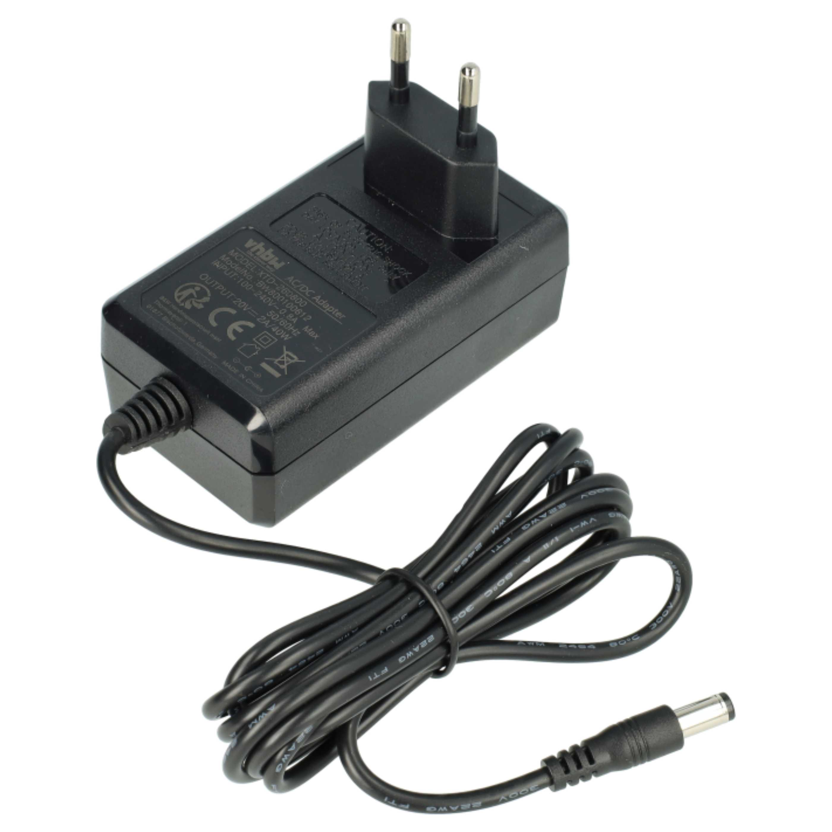 Schwarzes AC/DC-Adapter mit schwarzem Kabel und Stecker. Das Adapter hat einen Eurostecker. Weißer Hintergrund.
