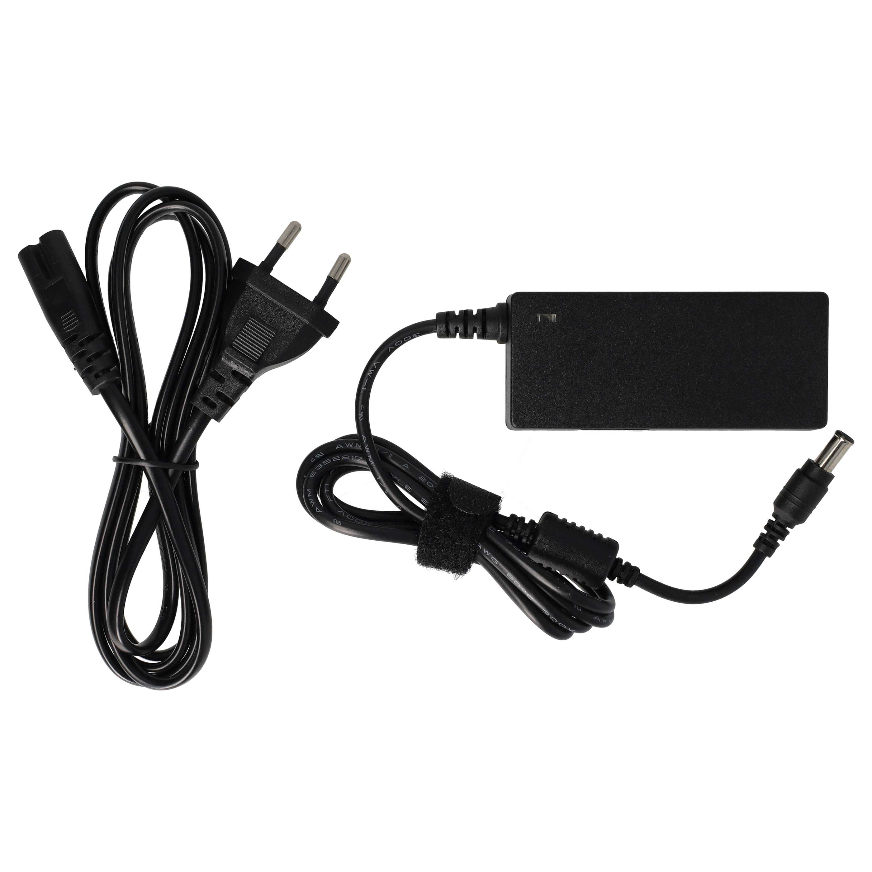 Ein schwarzes Laptop-Ladegerät mit Stecker und DC-Anschluss, Kabel sind gekräuselt und mit einem Klettverschluss befestigt, auf weißem Hintergrund.