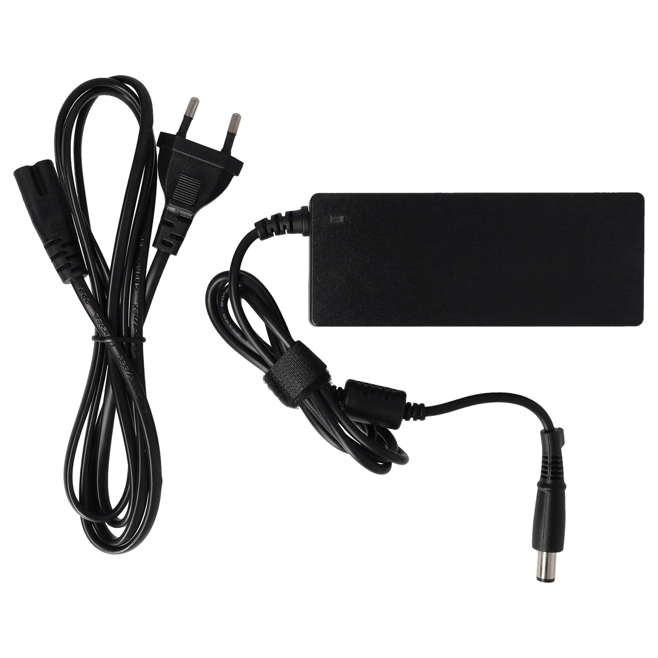 Ein schwarzes Laptop-Ladegerät mit Netzkabel, Stecker und Adapter. Der Hintergrund ist weiß.