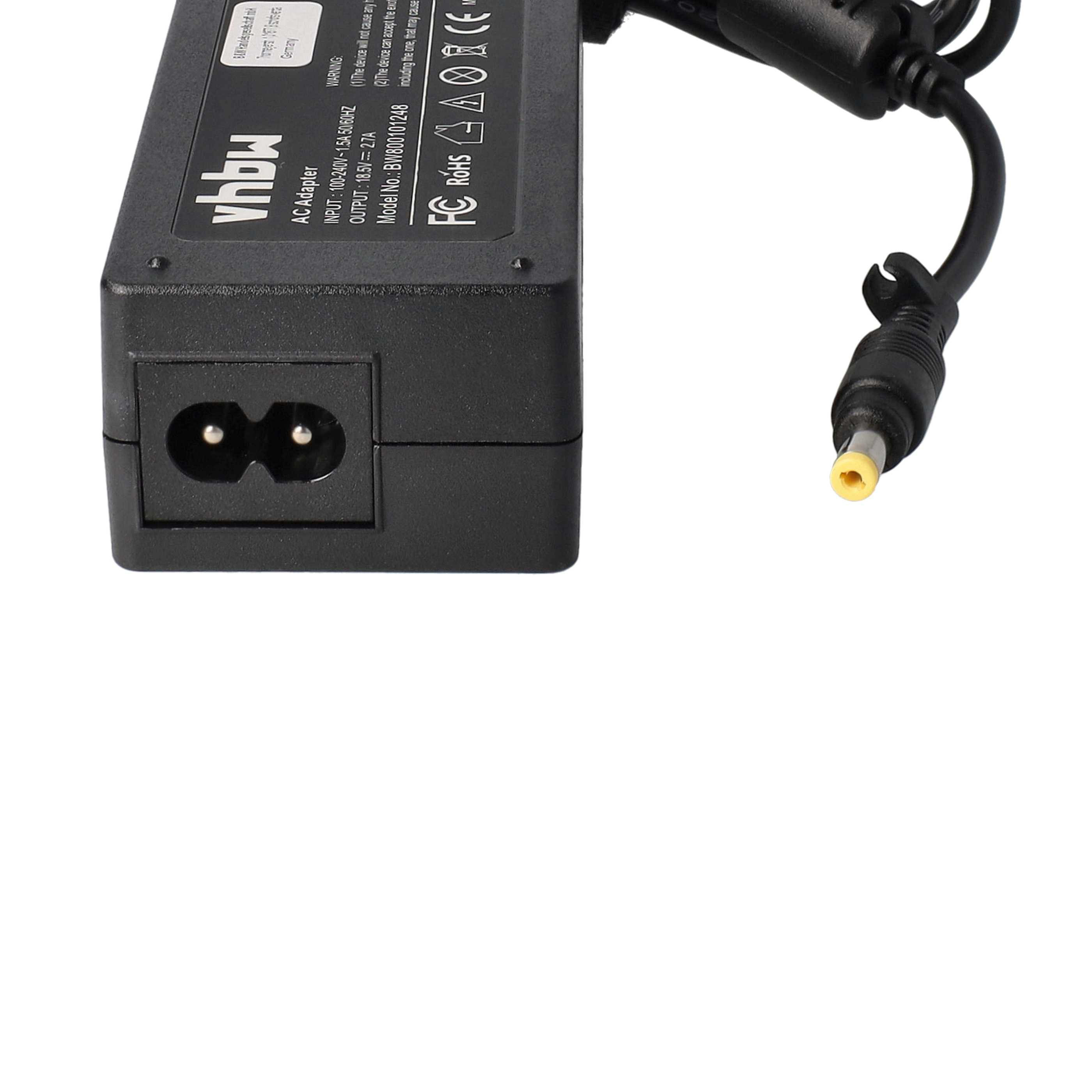 Schwarzes AC-Netzteil mit Netzkabel. Der Adapter hat einen zweipoligen Stromeingang und einen gelbspitzigen Ausgang.