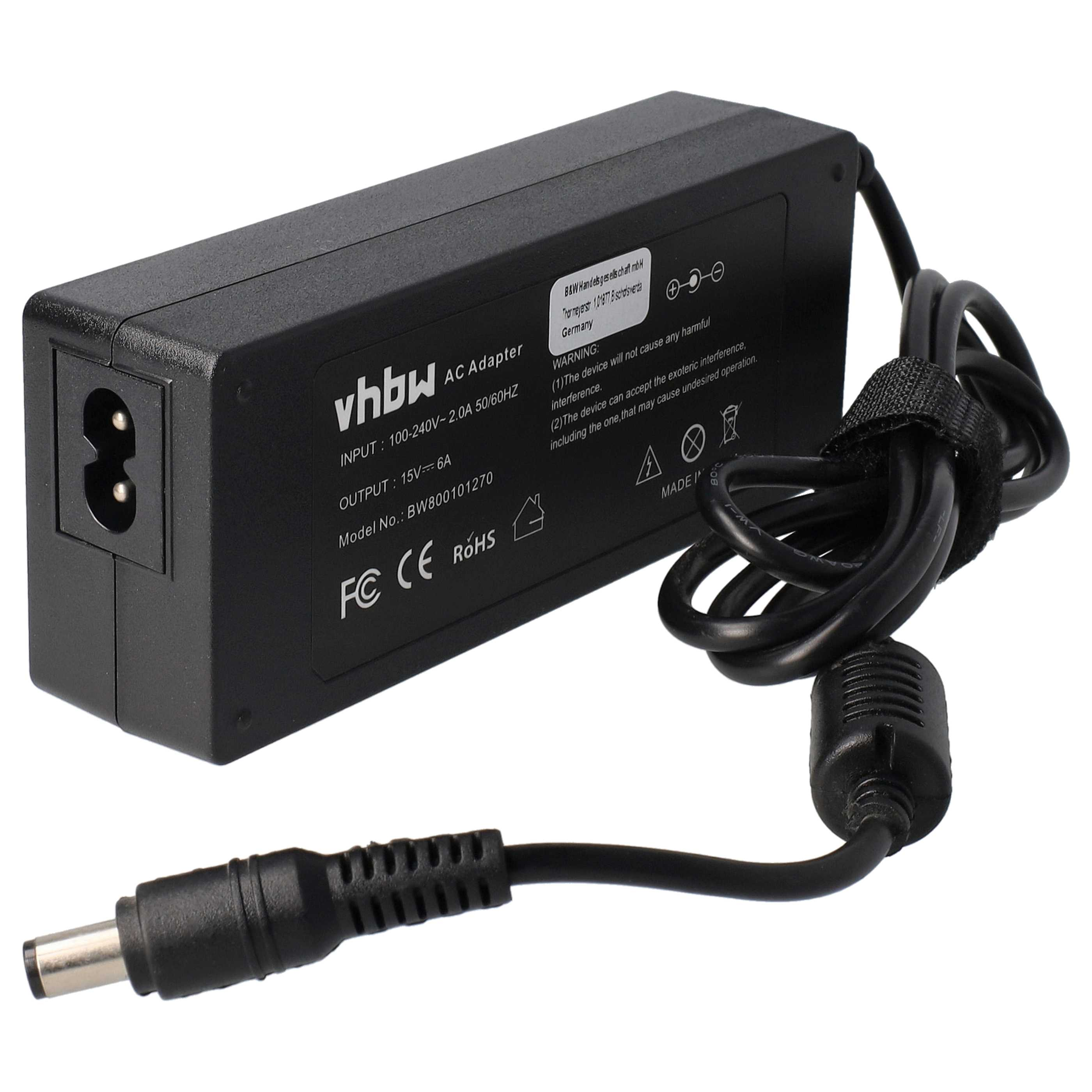 Schwarzes Netzteil mit Stecker und Kabel. Text auf dem Adapter zeigt Eingangs-, Ausgangs- und Warnhinweise. Weißer Hintergrund.