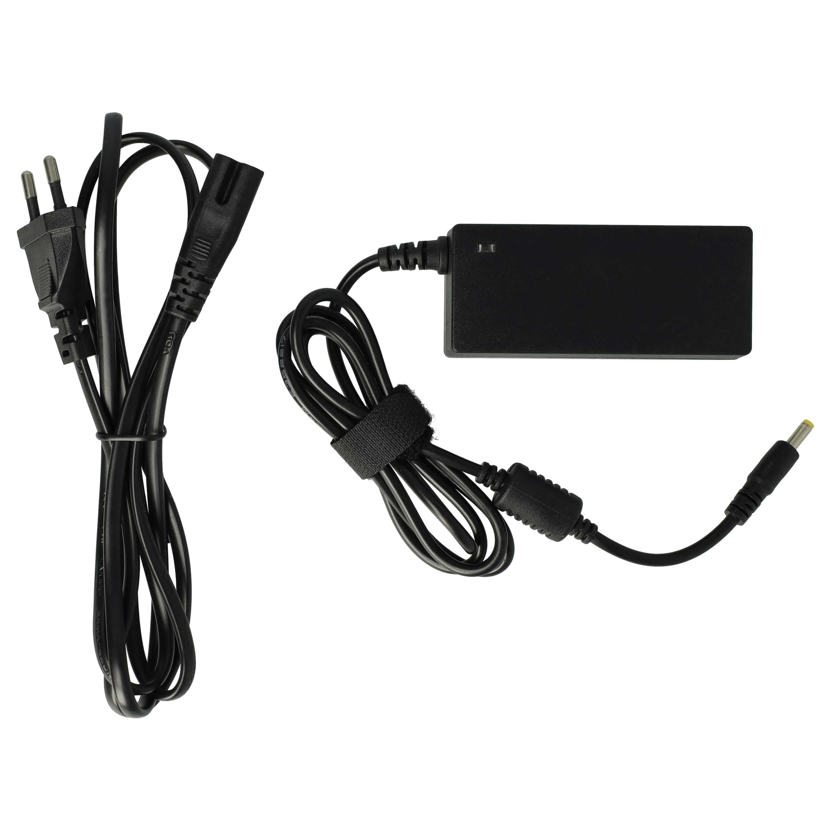 Ein schwarzes Laptop-Ladegerät. Es hat ein Netzkabel, einen Transformator und ein Ladekabel, alles auf weißem Hintergrund.