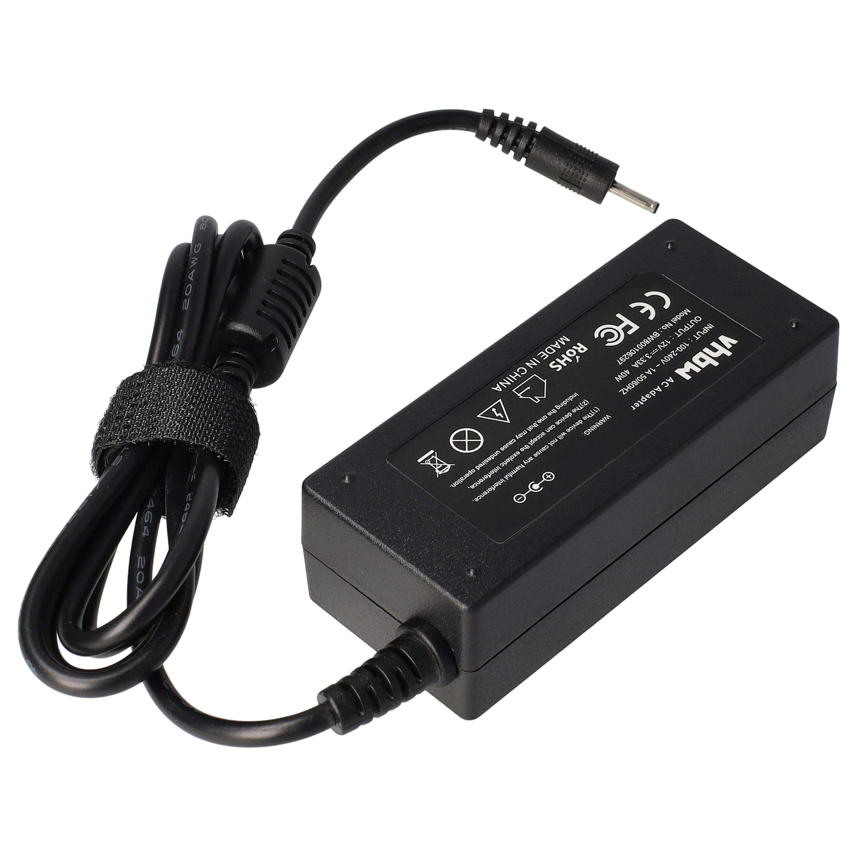 Schwarzes Netzteil mit schwarzem Kabel und Stecker. Es hat Text und Markierungen oben.