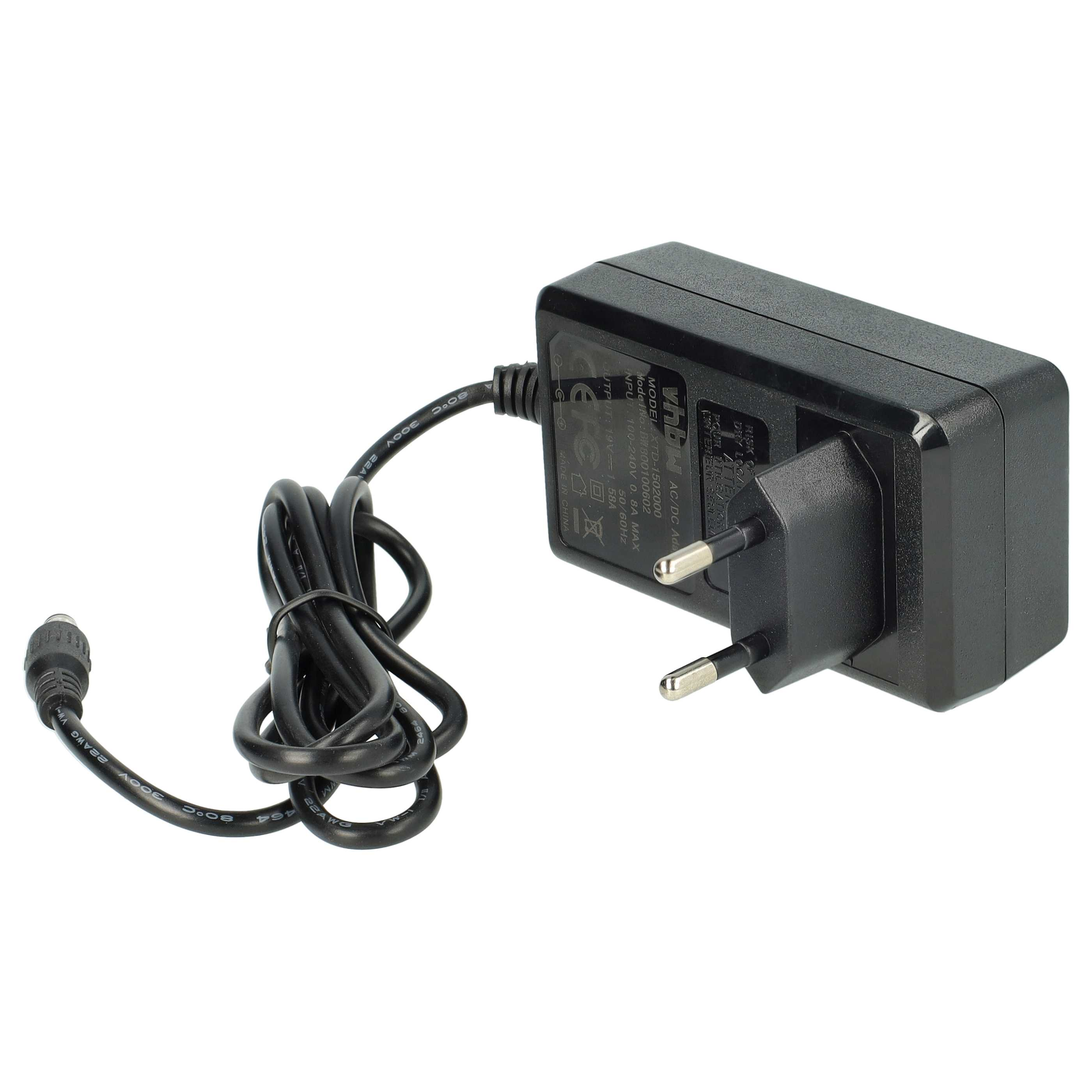 Ein schwarzes Netzteil mit Kabel und Stecker. Der Adapter befindet sich auf weißem Hintergrund. Das Kabel ist gekräuselt.