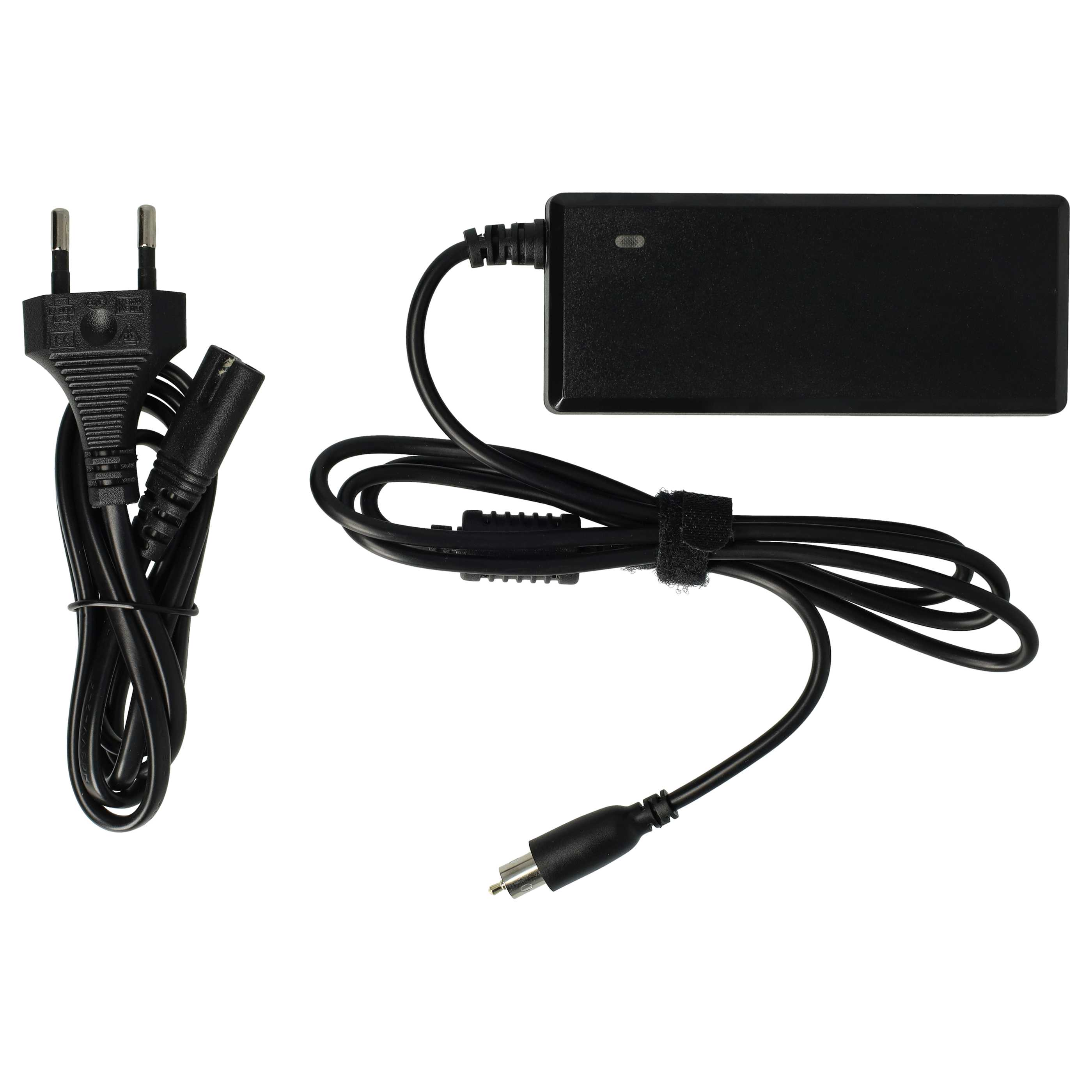 Schwarzes Netzteil mit Stecker, Kabel und Stecker auf weißem Hintergrund. Das Kabel ist mit einem Klettband gebunden.