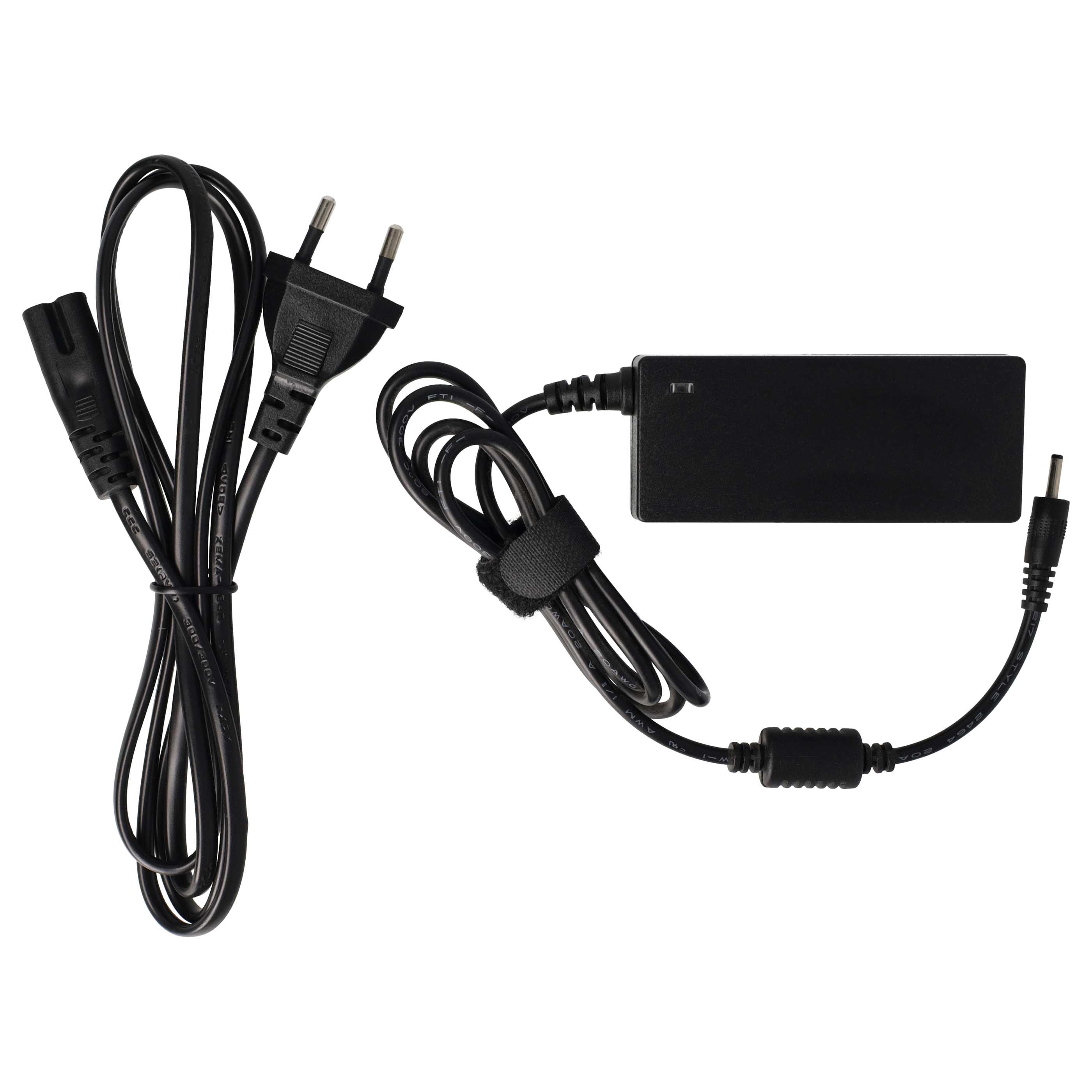 Schwarzes Laptop-Netzteil auf weißem Hintergrund. Es hat einen Stecker, ein Netzteil und einen Gleichstromanschluss.