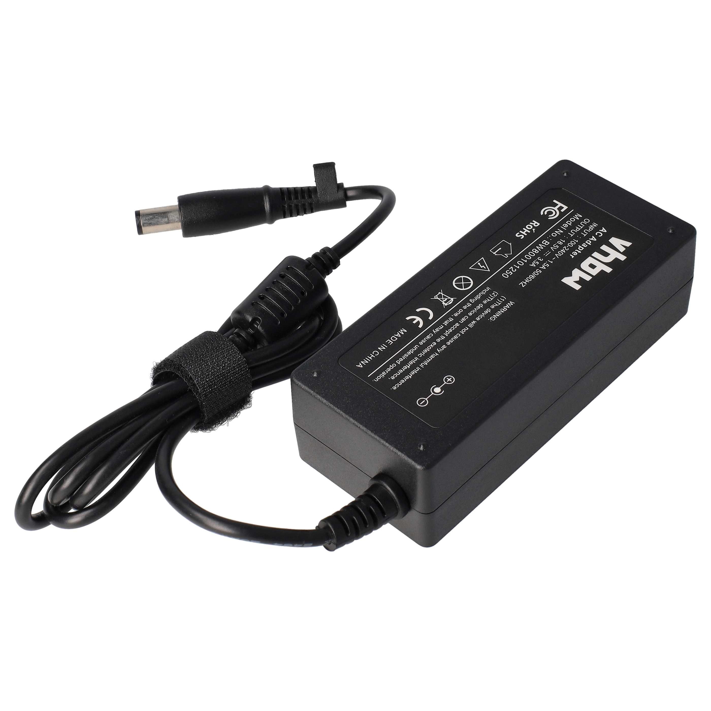Schwarzes Laptop-Ladegerät mit schwarzem Kabel. Das Ladegerät hat Text und einen Stecker.