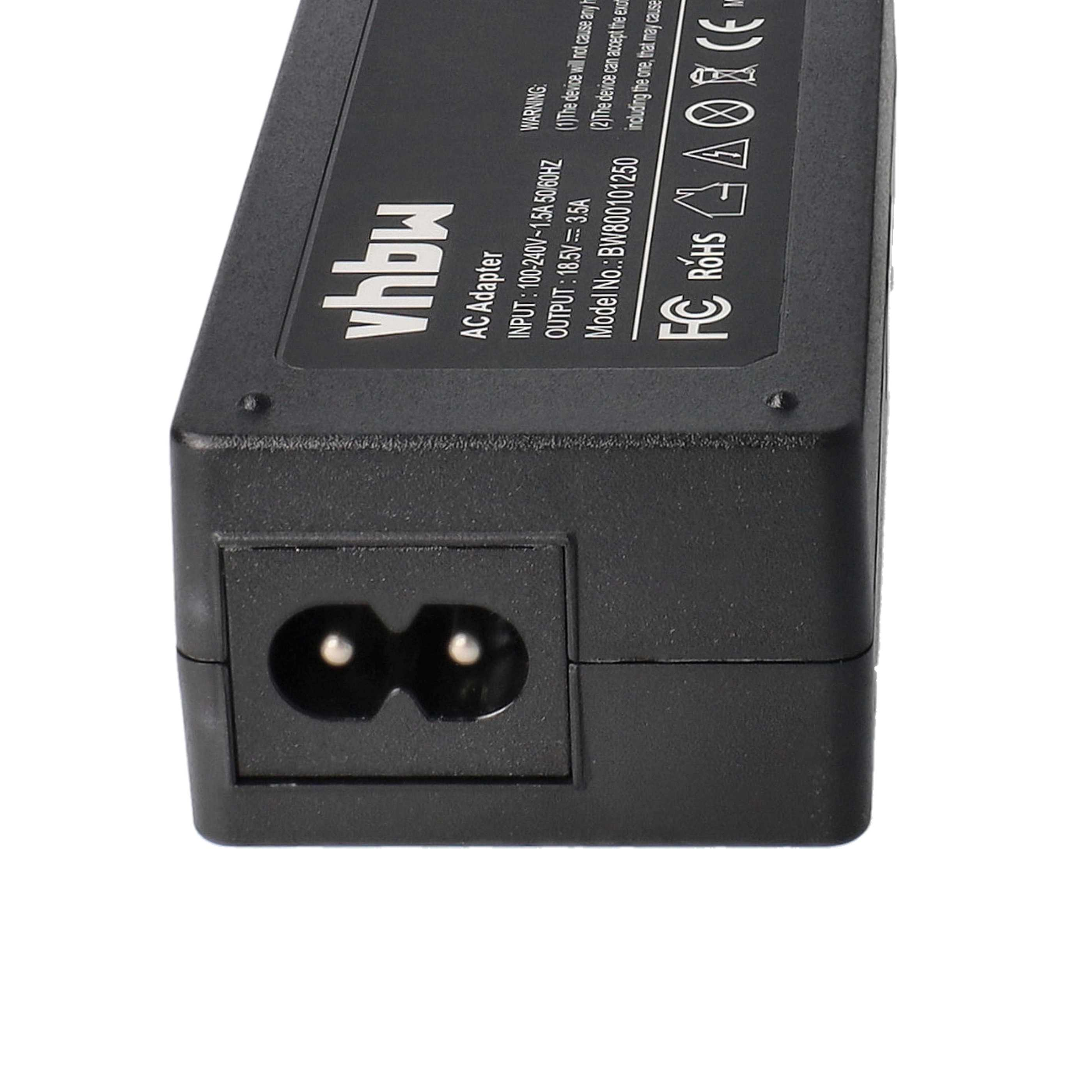 Ein schwarzes AC-Adapter mit einem Netzanschluss und Etikettendetails. Das Etikett hat Text und Logos.