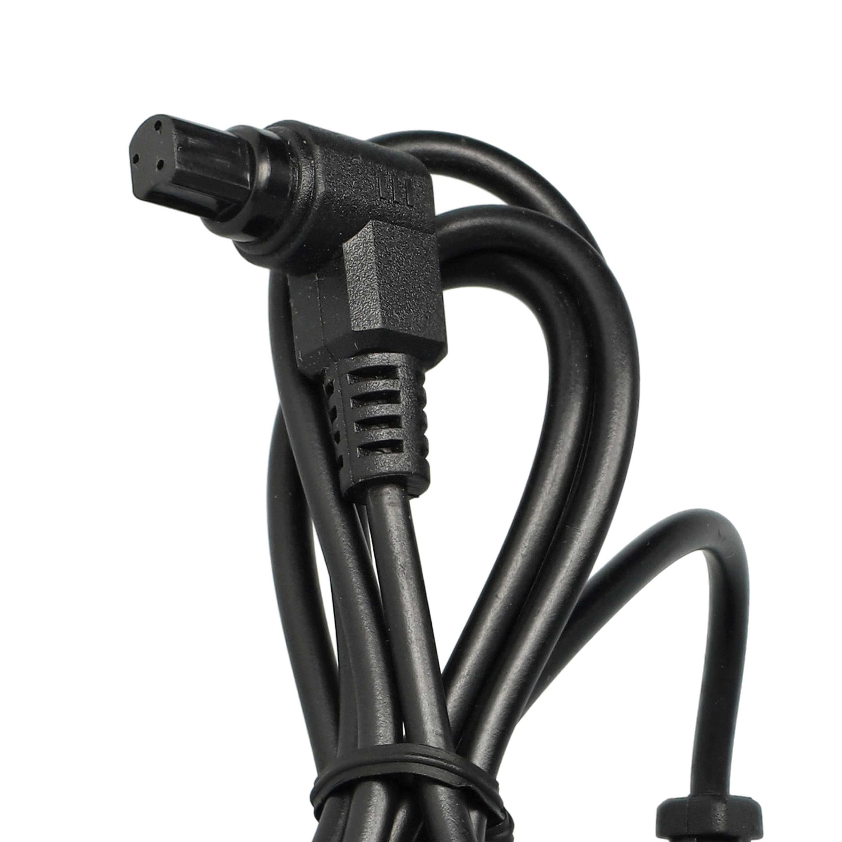 Ein schwarzes Netzkabel mit Stecker auf weißem Hintergrund. Das Kabel ist aufgerollt und hat einige Biegungen.