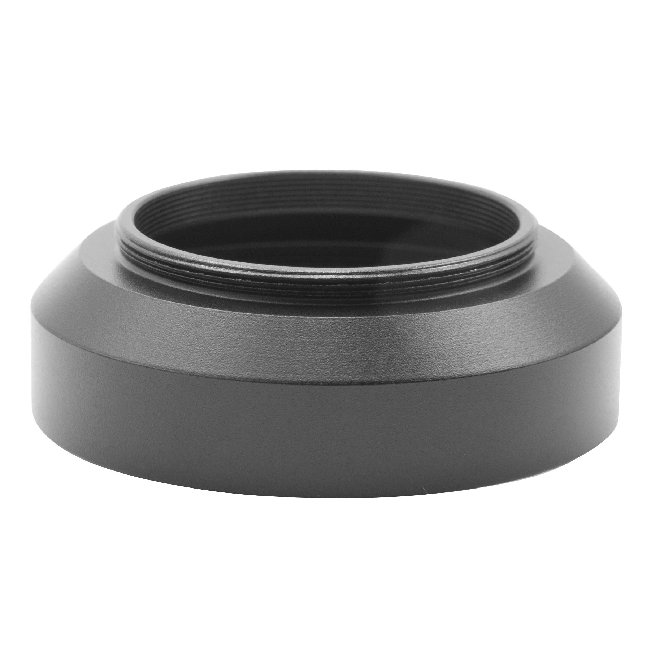 Eine schwarze, metallische Gegenlichtblende. Sie hat einen Innengewindering, eine ausgestellte Form und eine matte Oberfläche.