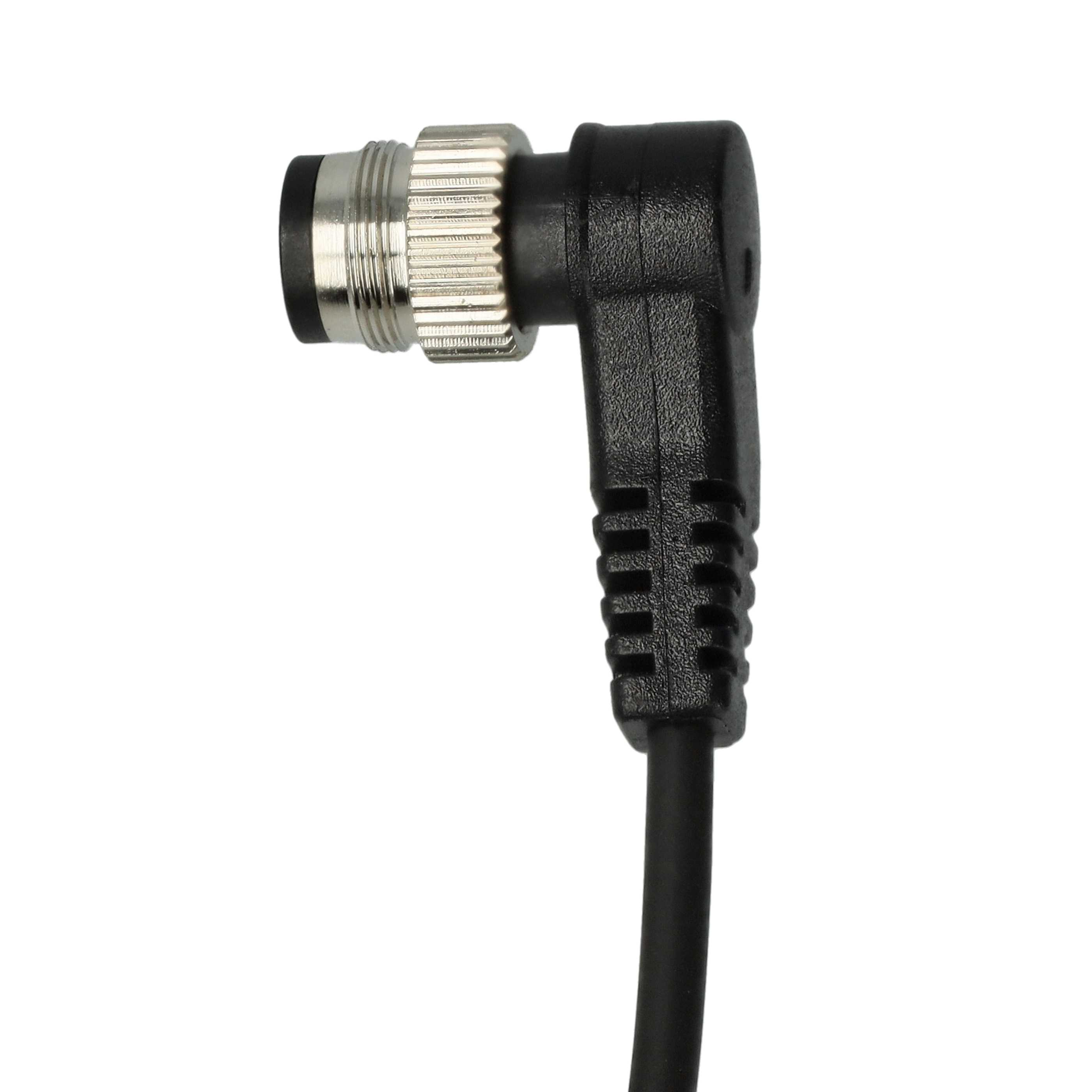 Ein schwarzer und silberner abgewinkelter Stecker auf weißem Hintergrund. Der Stecker hat ein schwarzes Kabel.