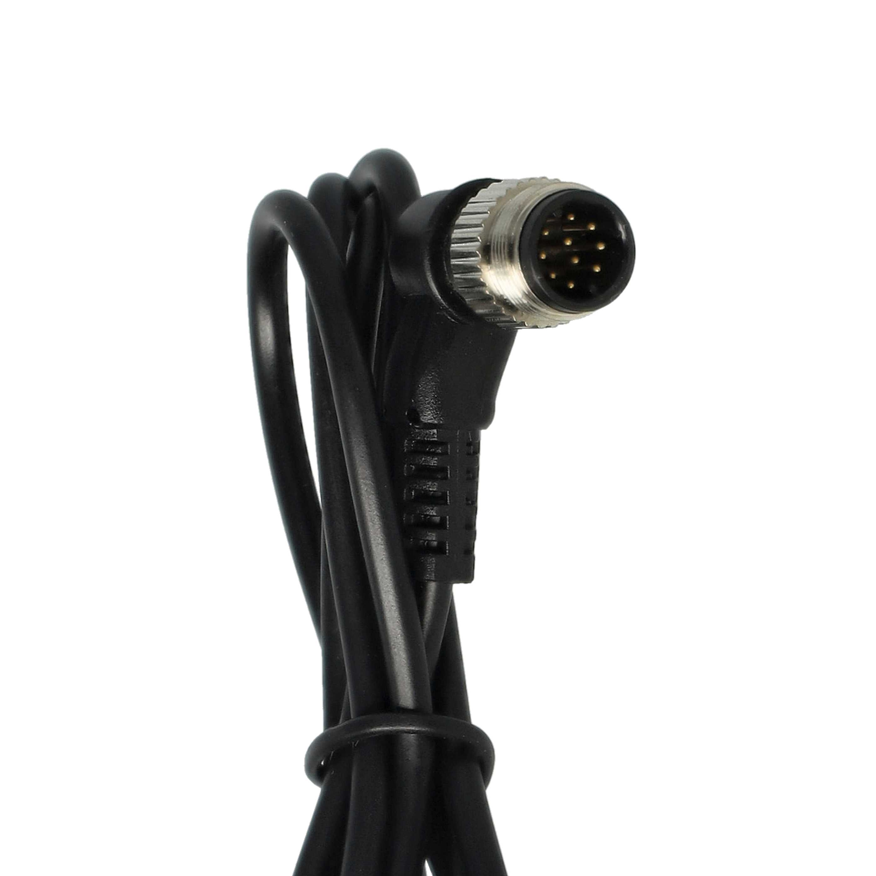 Ein schwarzes Kabel mit einem Stecker am Ende. Der Stecker hat mehrere Stifte. Der Hintergrund ist weiß.