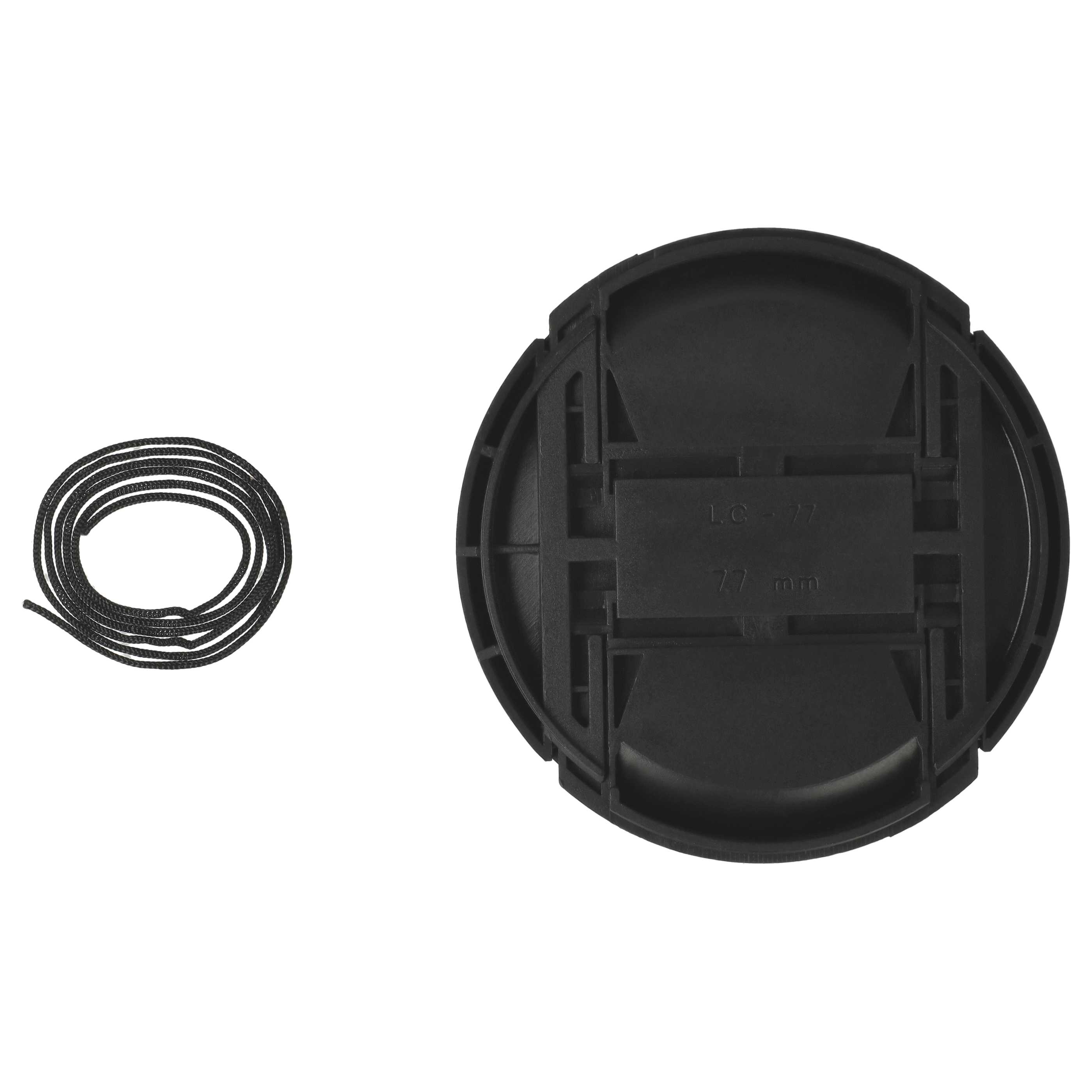 Eine schwarze Objektivkappe mit Text und eine schwarze Schnur auf weißem Hintergrund.