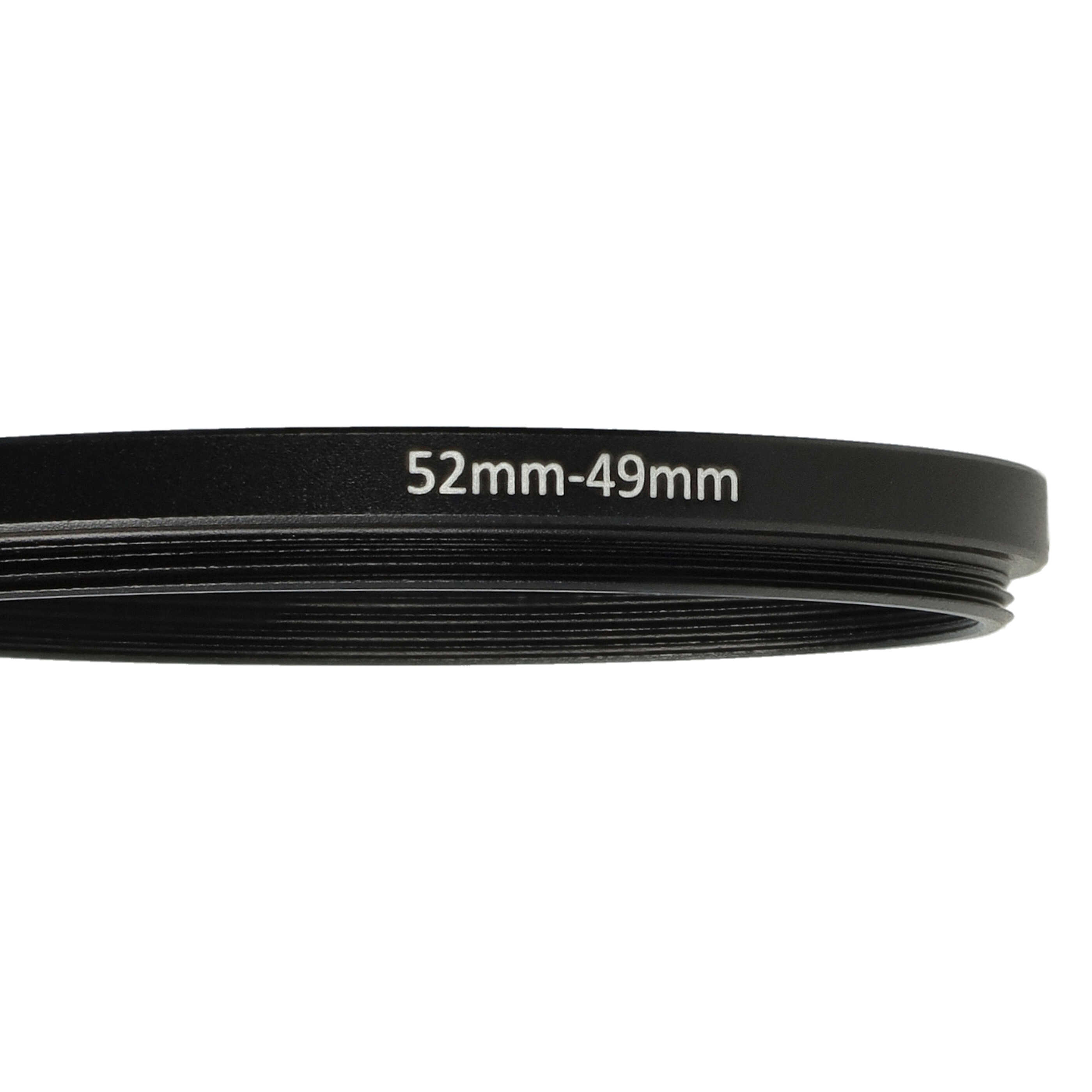 Ein schwarzer Objektivadapterring mit weißem Text '52mm-49mm' vor weißem Hintergrund.