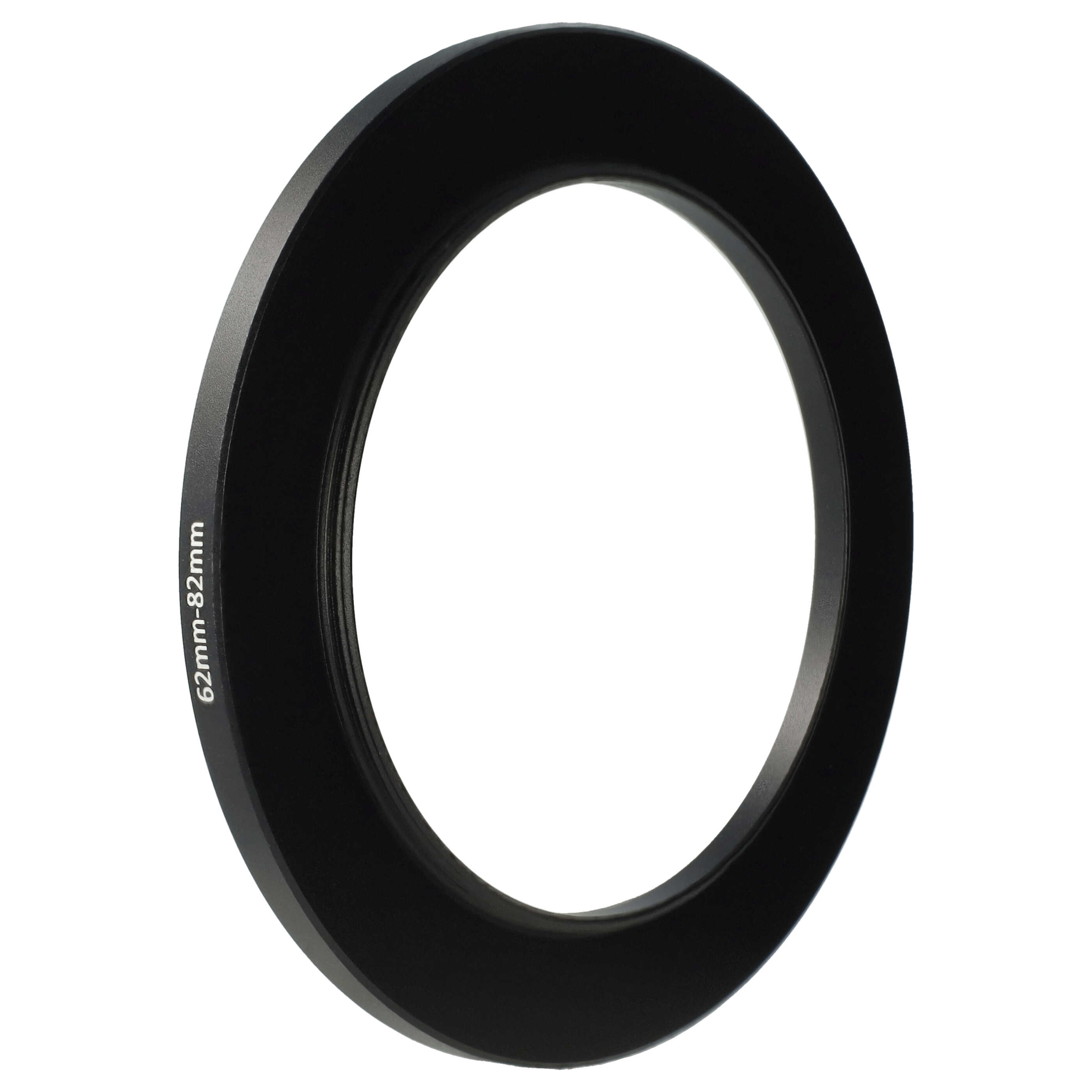 Ein schwarzer, kreisförmiger Objektivadapter mit der Aufschrift '62mm-82mm' an der Seite, vor weißem Hintergrund.