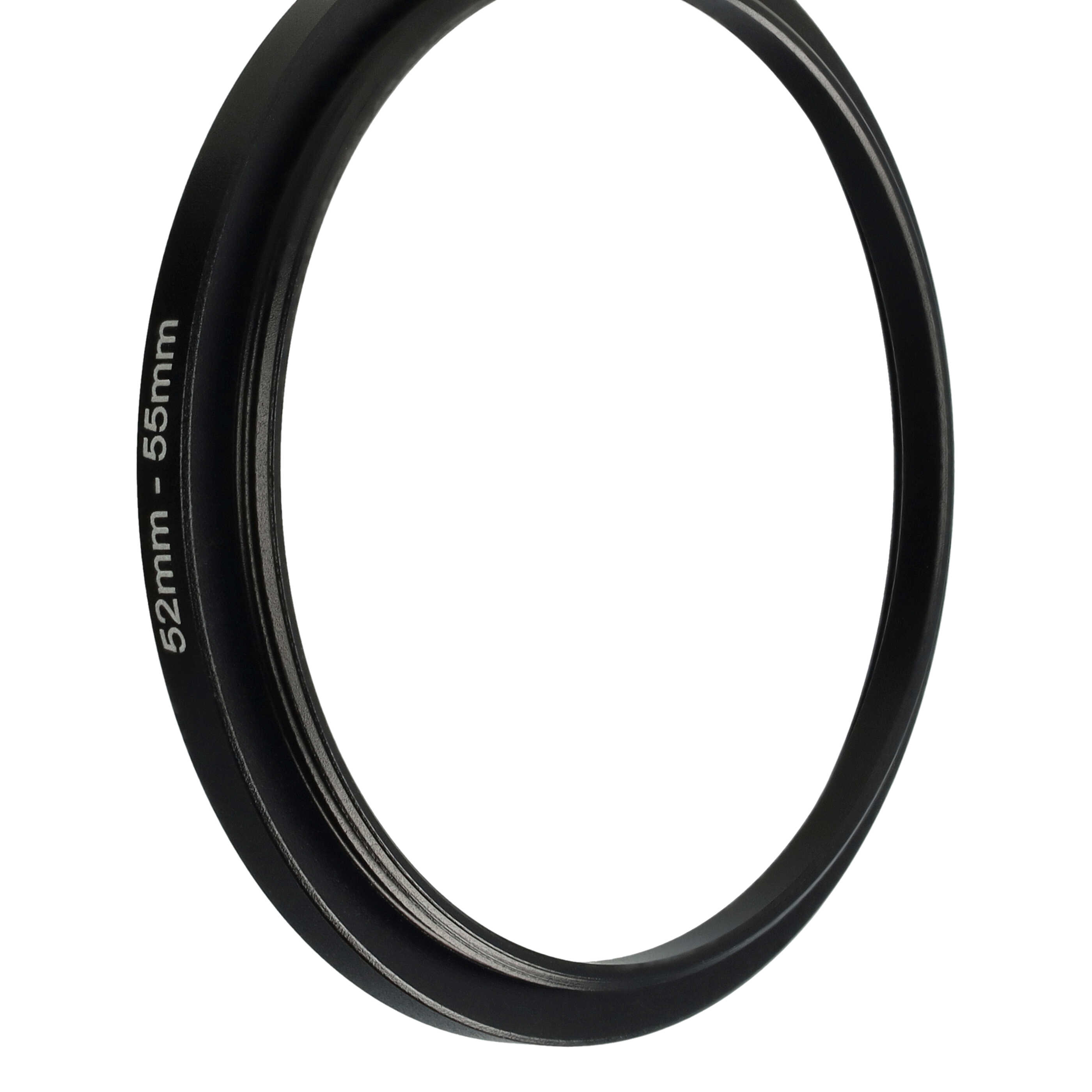 Ein schwarzer Metallring mit 52mm-55mm Text ist auf weißem Hintergrund zentriert. Der Ring ist für ein Kameraobjektiv.