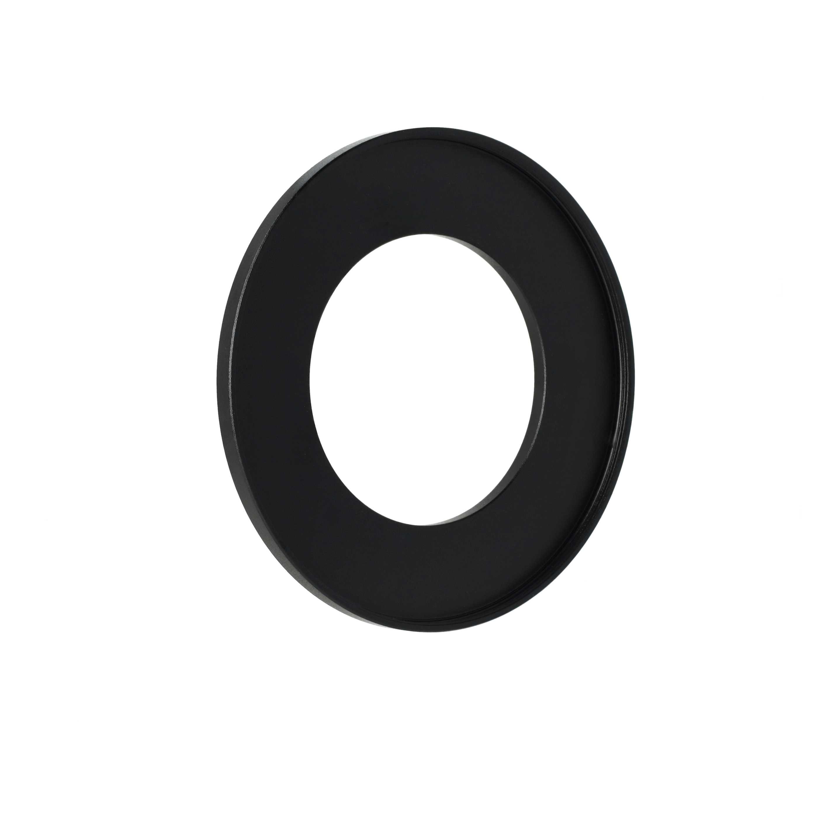 Schwarzer Ring mit Loch in der Mitte. Er steht vor einem schlichten weißen Hintergrund.