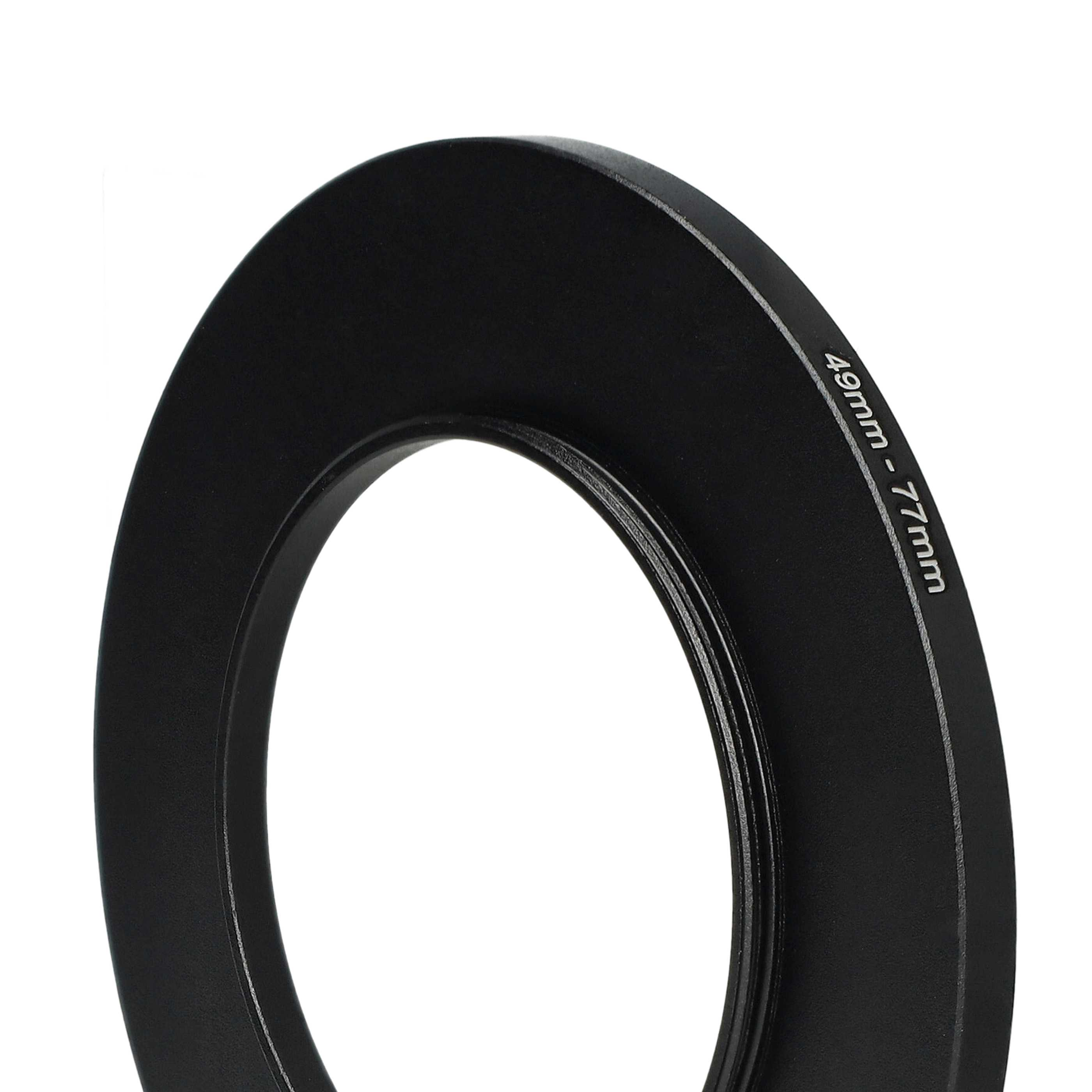 Ein schwarzer Metallring mit der Aufschrift '49mm-77mm' am Rand. Der Hintergrund ist weiß.
