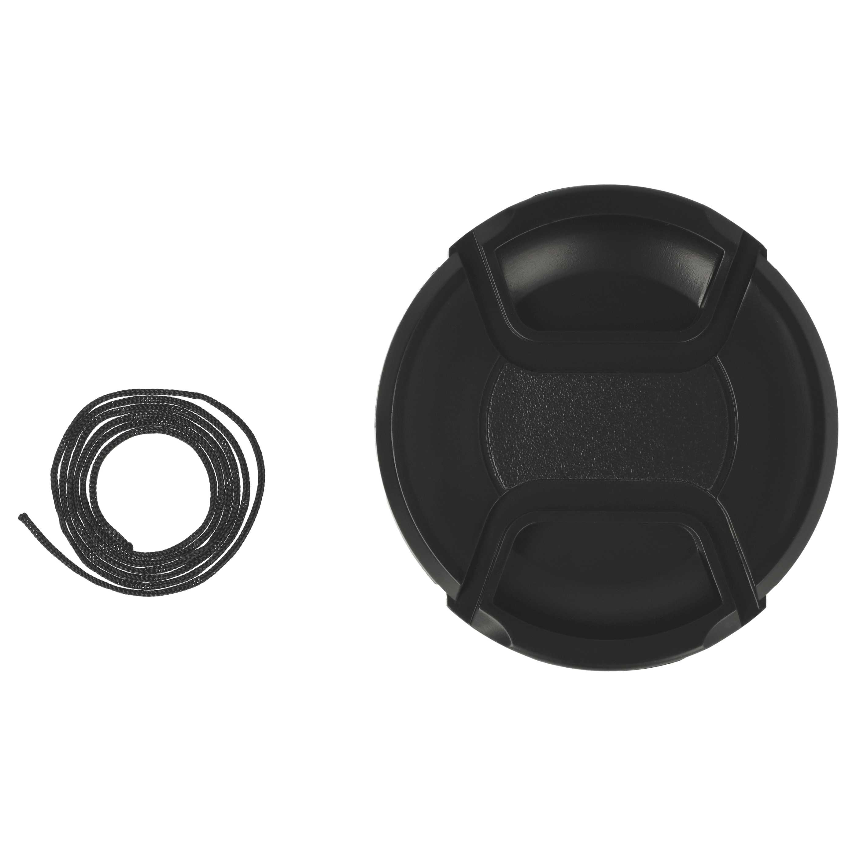 Eine schwarze Objektivkappe und eine schwarze Schnur auf weißem Hintergrund. Die Objektivkappe ist kreisförmig.