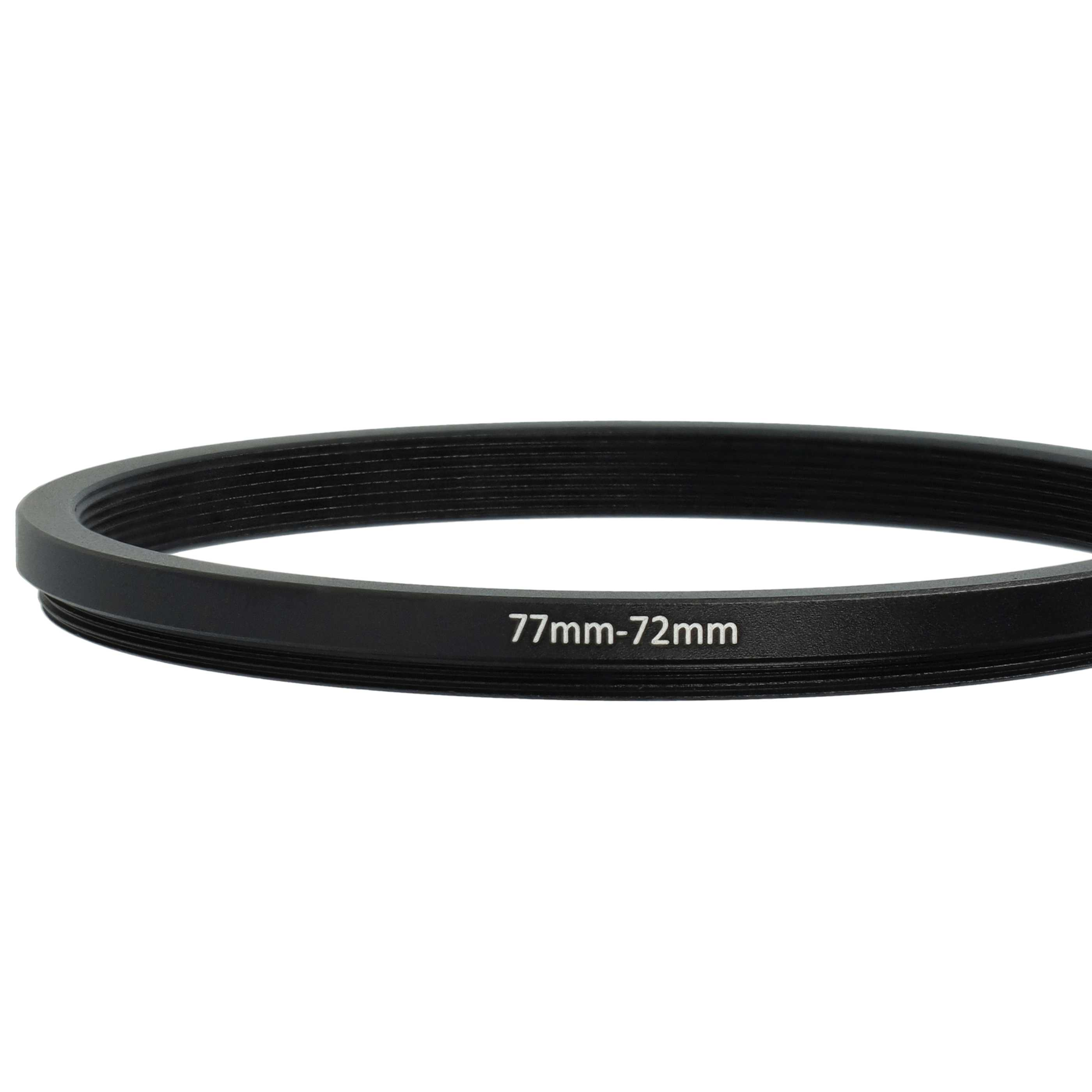 Ein schwarzer Objektivadapterring mit der Aufschrift '77mm-72mm' vor weißem Hintergrund. Der Ring hat Schraubgewinde.