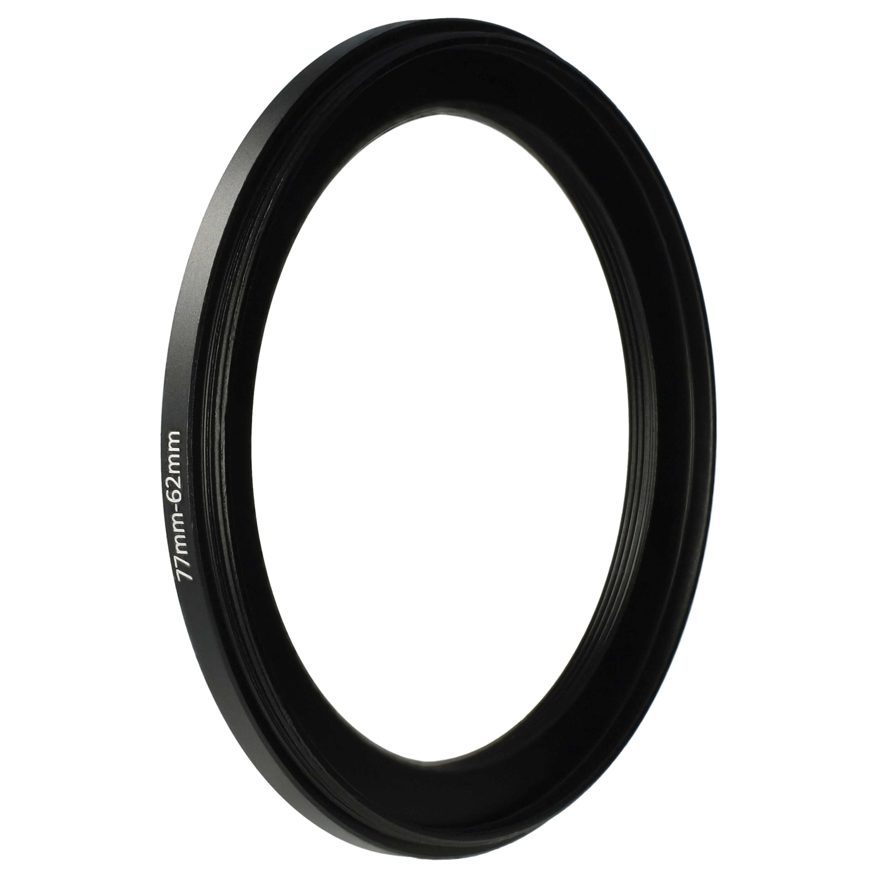 Ein schwarzer Objektivadapterring auf weißem Hintergrund. Text lautet '77mm-62mm'.